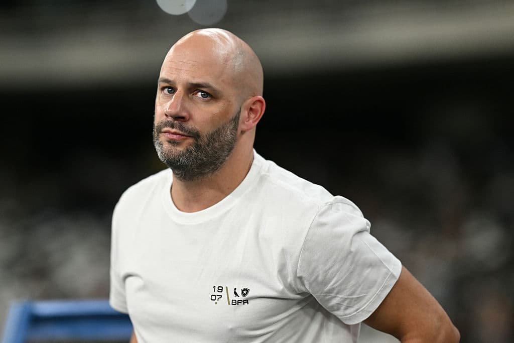 😳 Say what? Vasco in talks to hire coach from Rio rivals