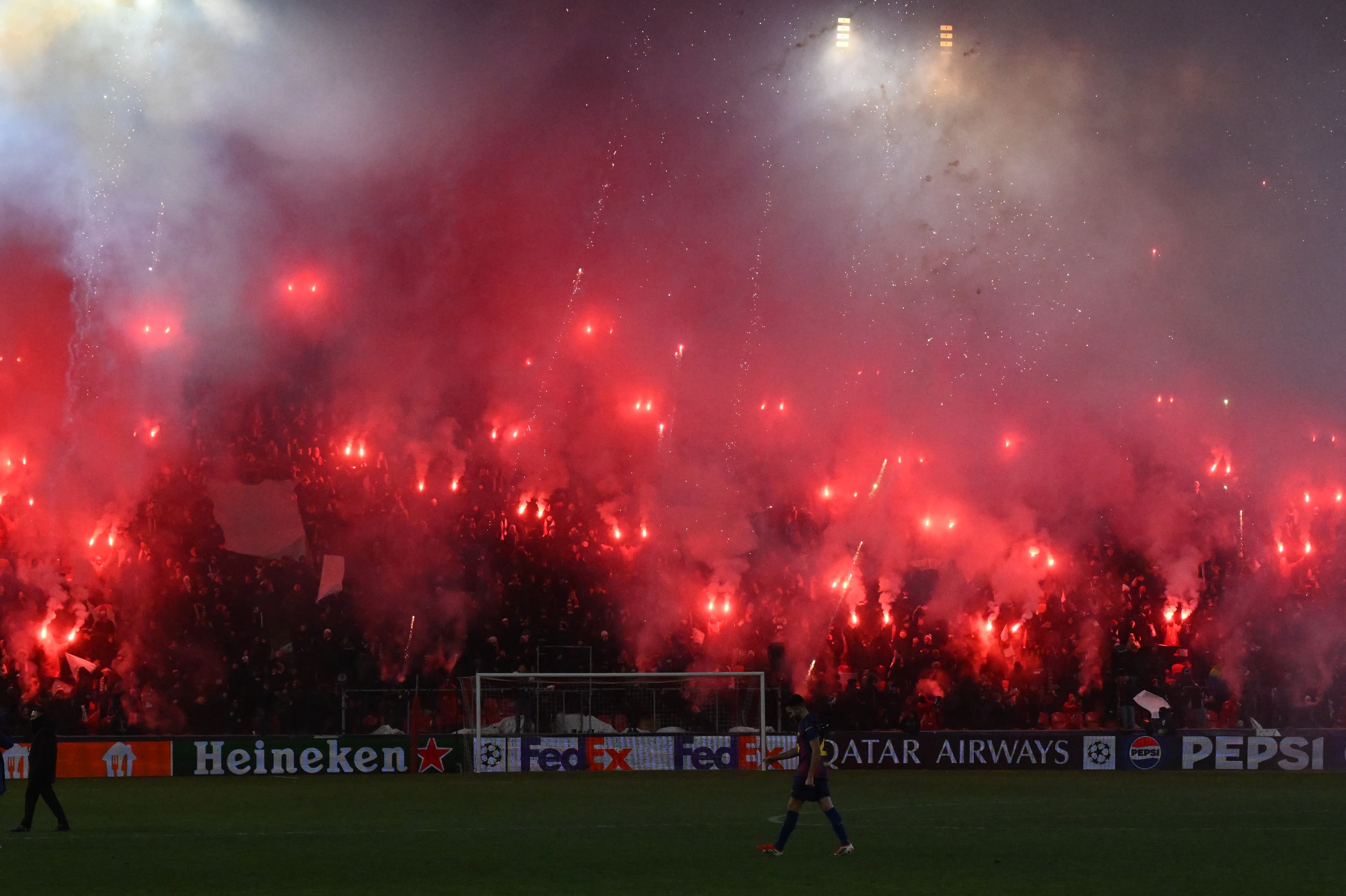 🎥 Scandal in Europe: fans attack players during pitch invasion