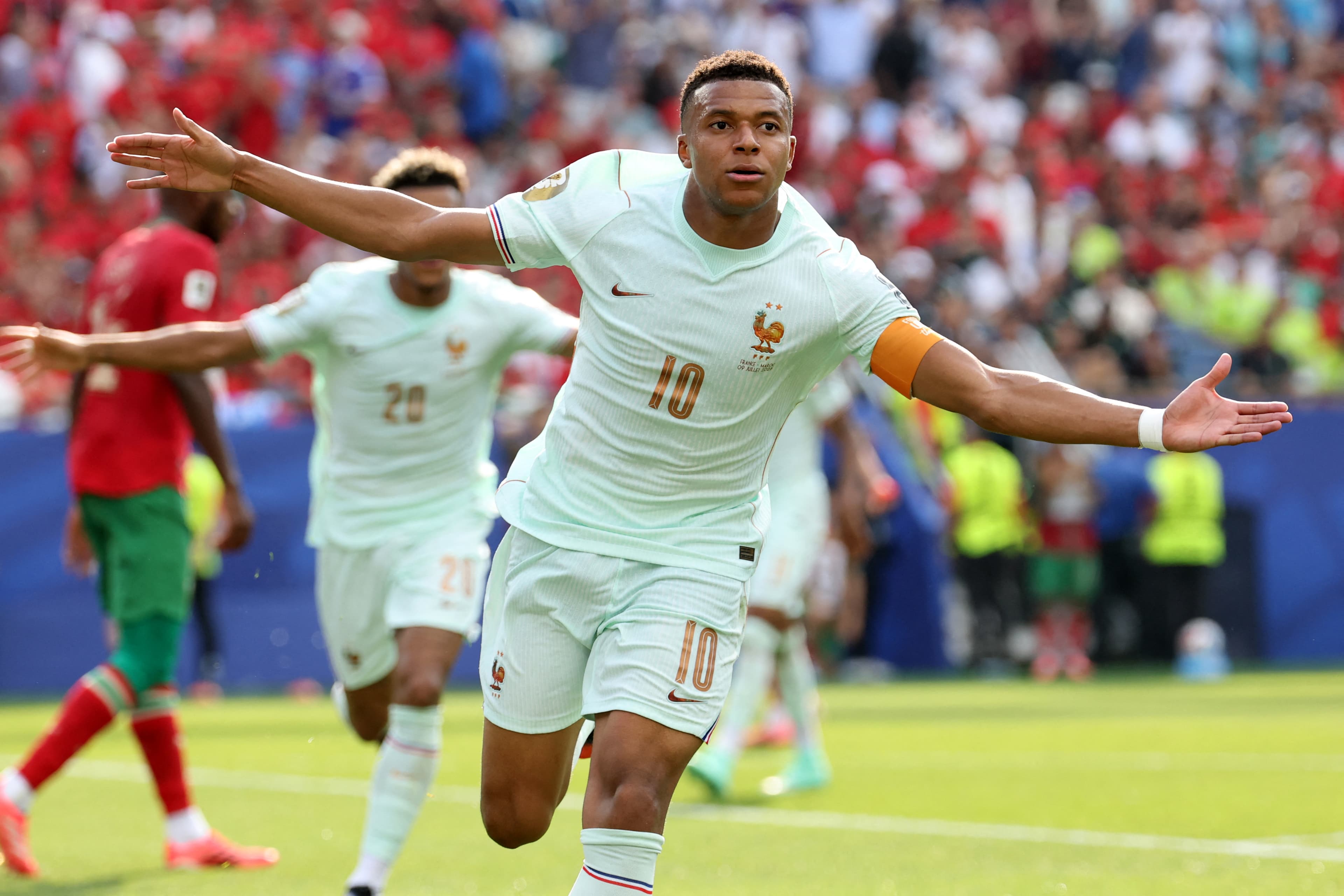 Mbappé's push for Messi's mantle continues with latest summer exploit 😎
