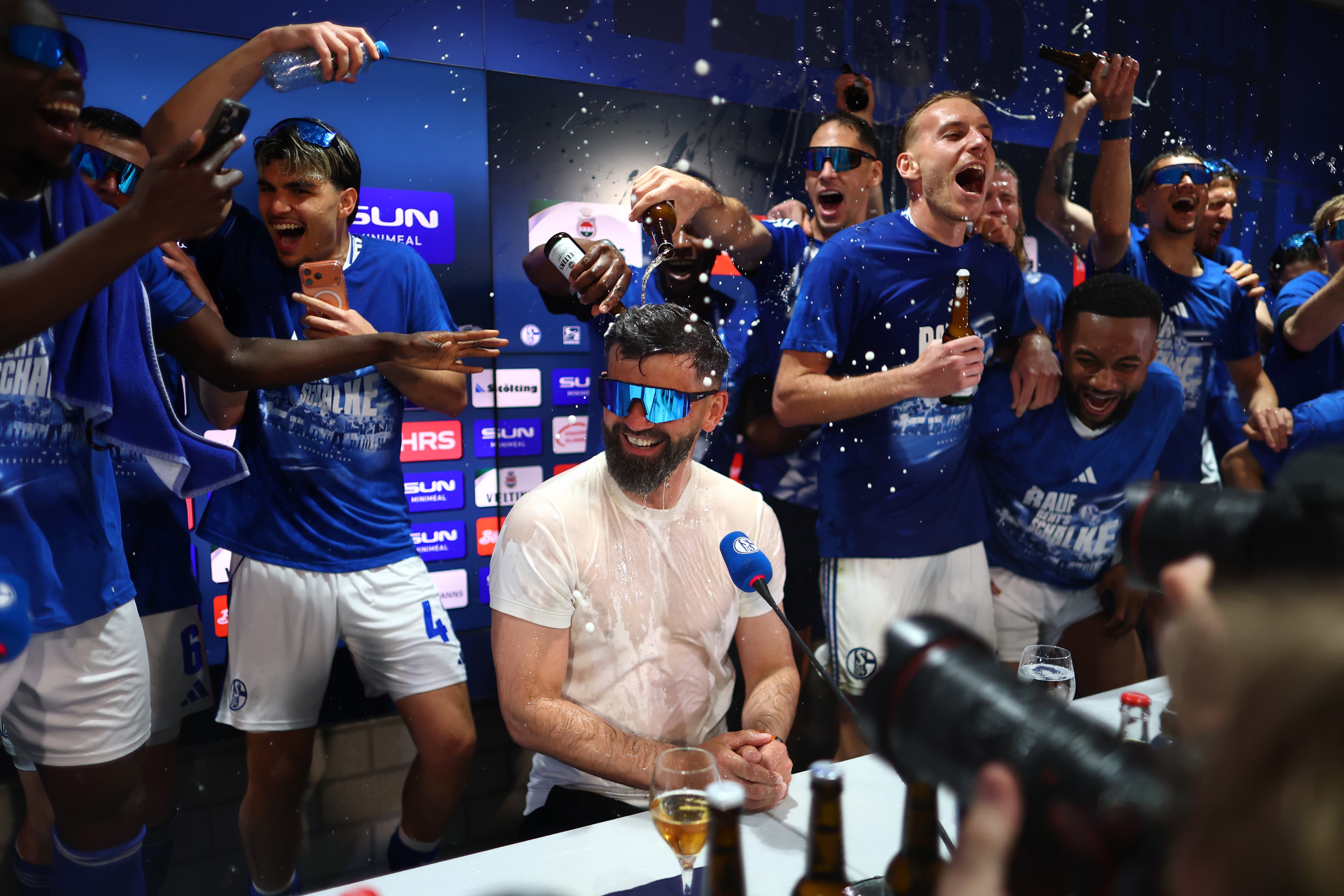 😍🔥 Party, pyro & mayhem! Europe's football celebrates titles and promotions