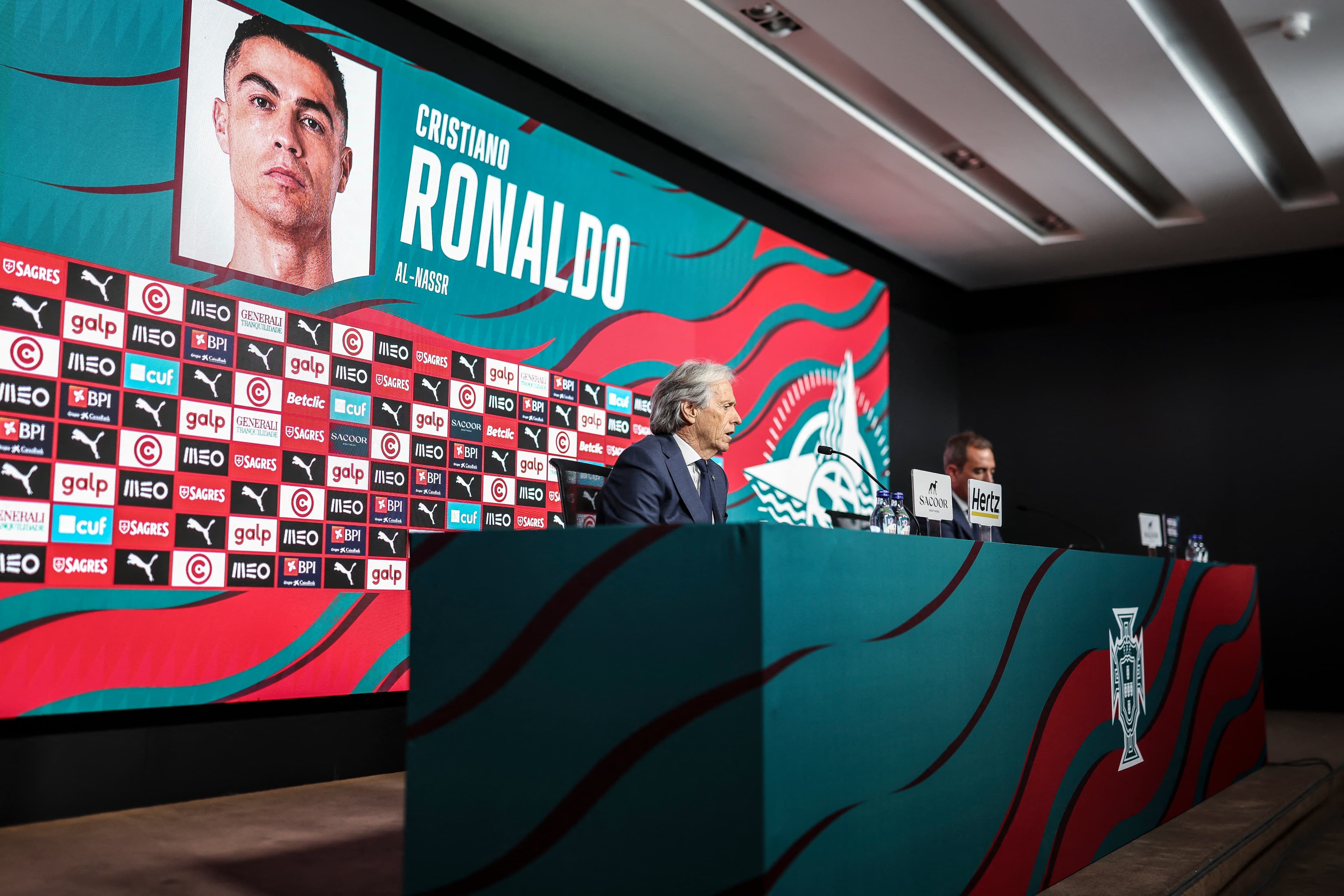 After benching row, CR7 meets with Jorge Jesus