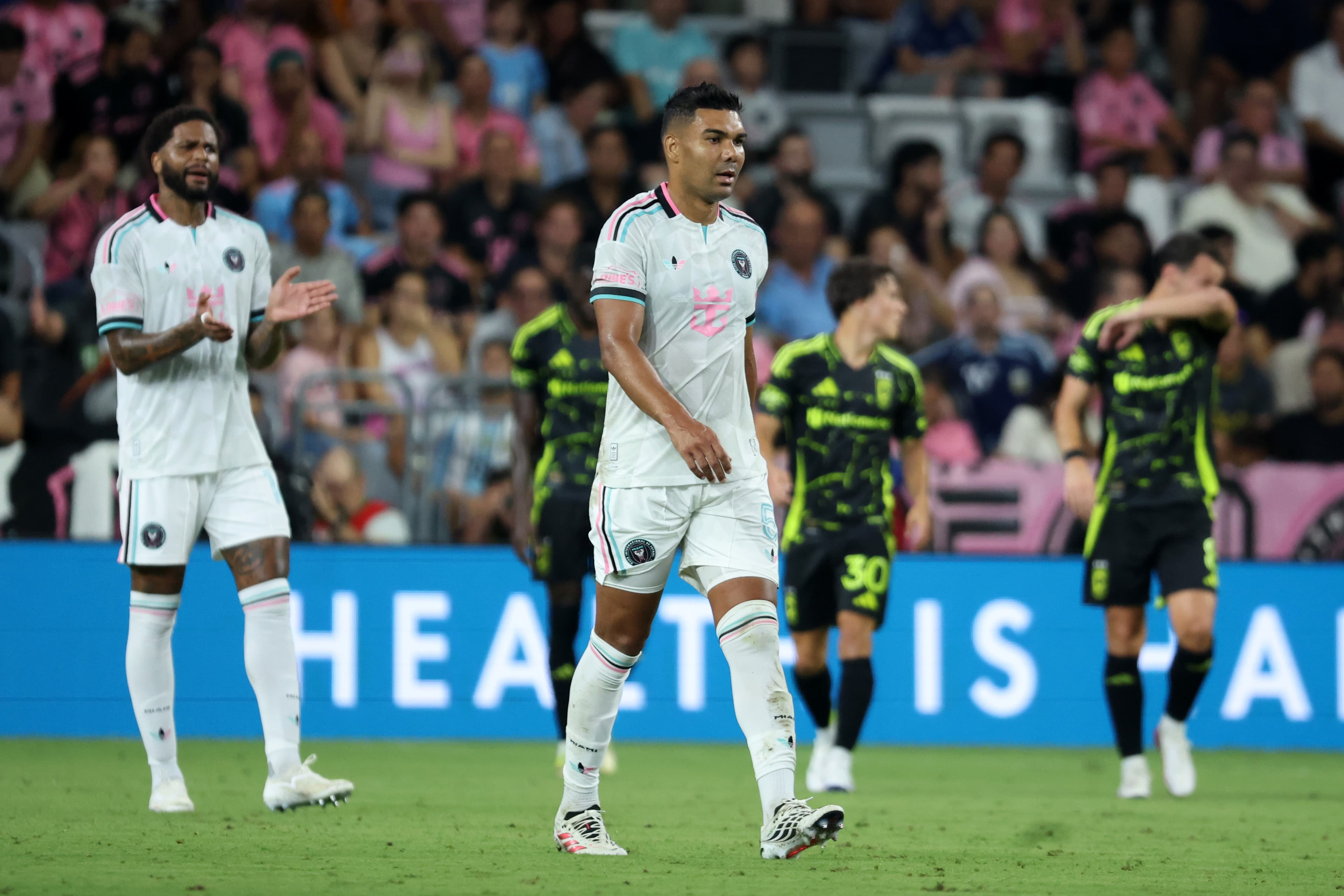 🎥 MLS: Lewandowski bags first brace, Casemiro scores own goal