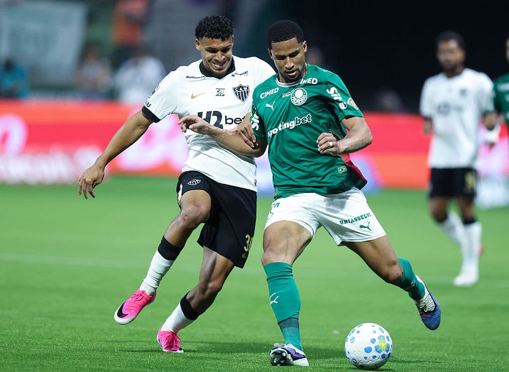 🤯 Palmeiras v Atlético has absurd goalkeeper howler, see what happened 🎥