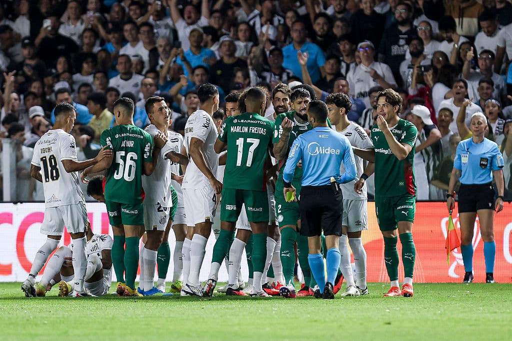 Santos v Palmeiras derby has two yellows in first move, watch 🎥