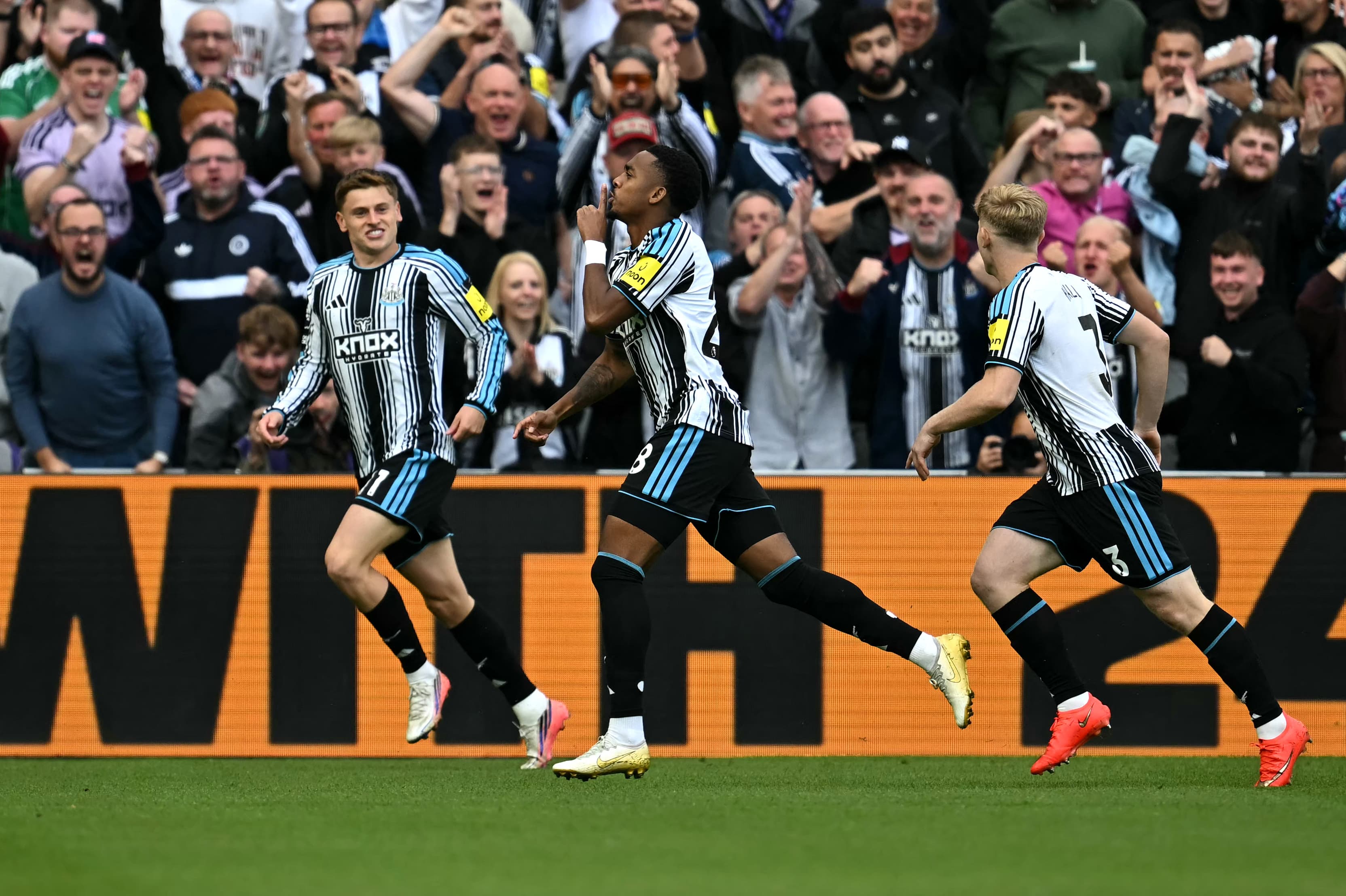Harvey Barnes makes Newcastle history with quickfire assists ⚡️