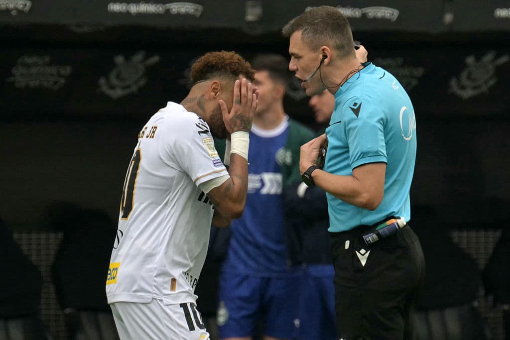 Neymar gives his side after forced sub, fumes: Serious error 😡