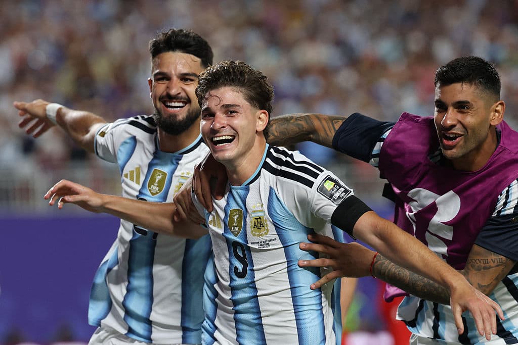 🎥 World Cup highlights: Alvarez screamer, Argentina stun Swiss late