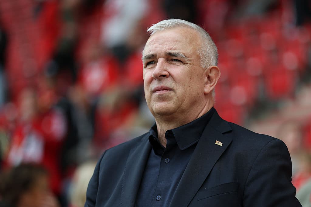 🚨 Reports: shock hero for the bench! Bundesliga side land title coach