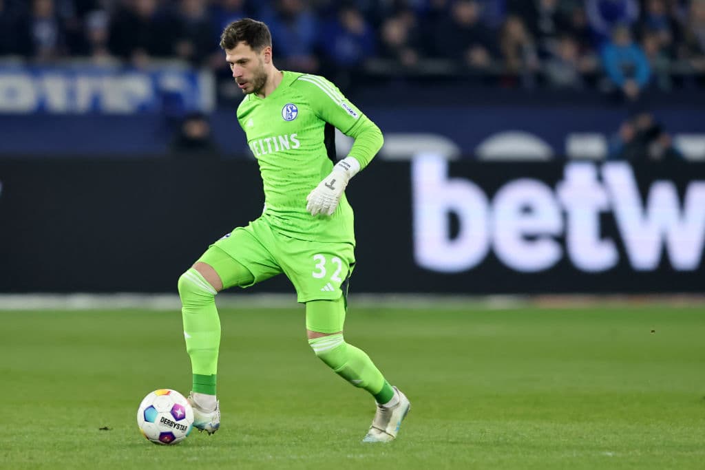 🎥 Summer move! Ex-Schalke keeper works magic at new club