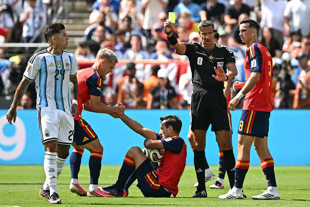 Yellow card for Argentina sends social media wild 😂