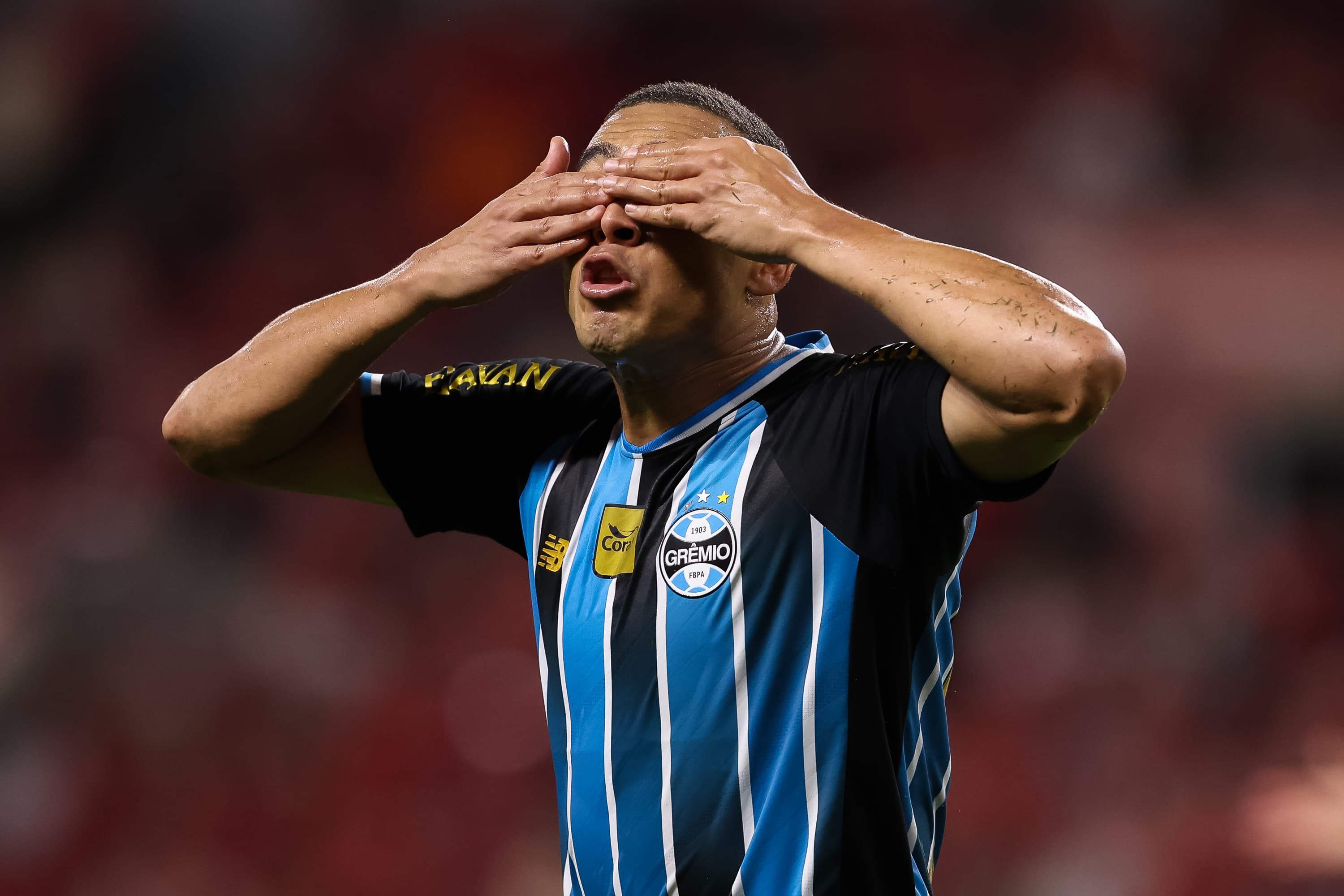 📹 Grêmio cruise past Inter into Copa do Brasil semis