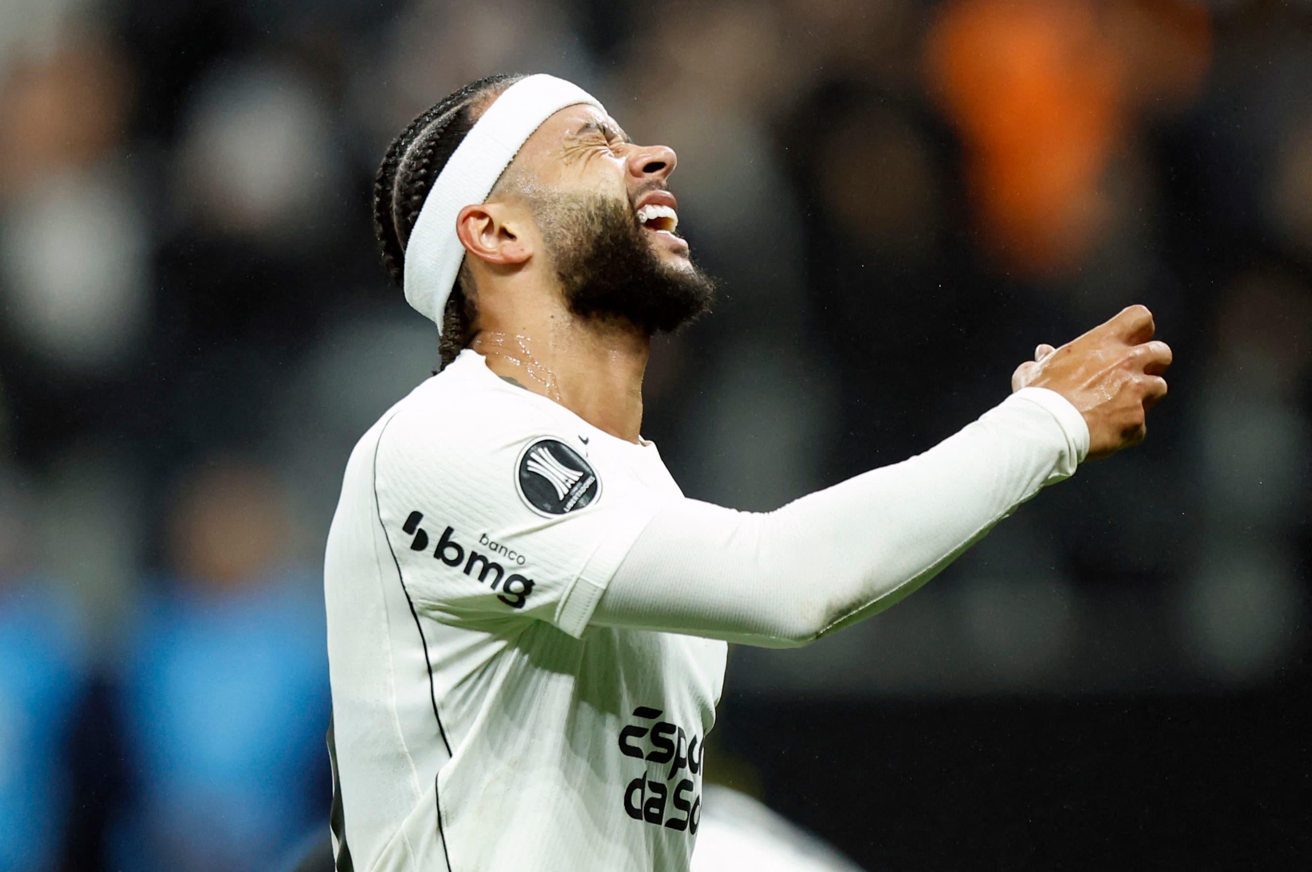 Grief? Debt? Social media erupts over Depay leaving Corinthians