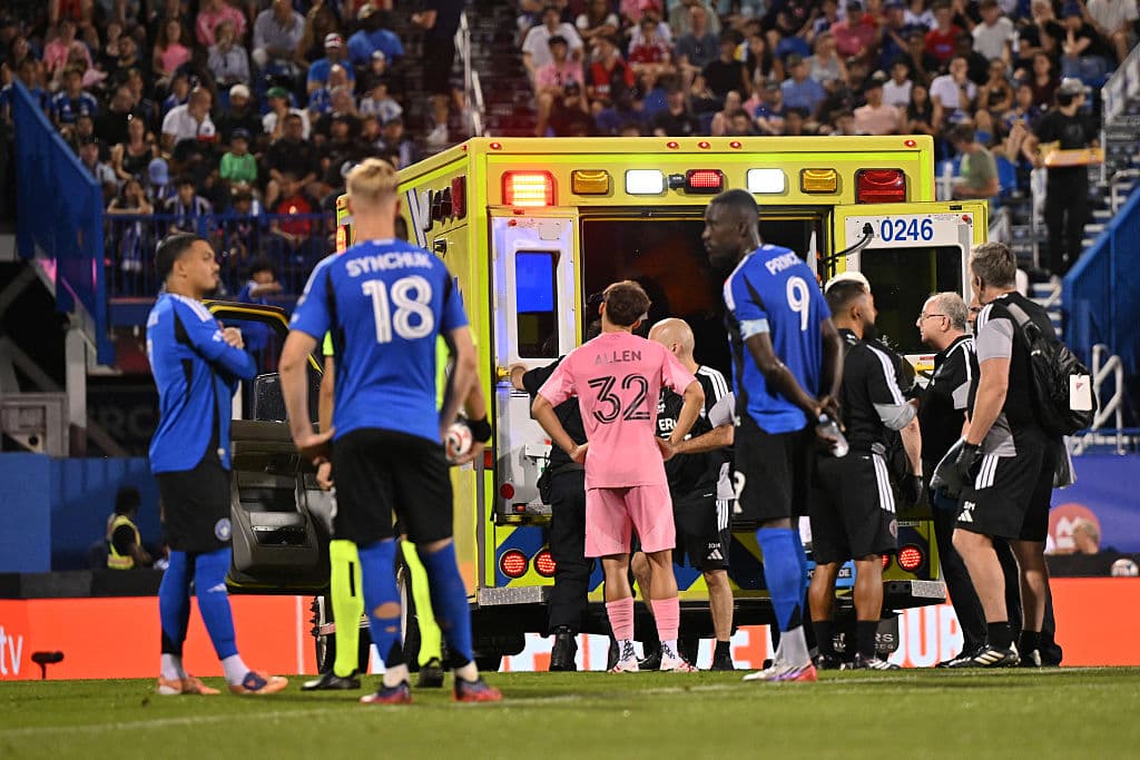 MLS scare! Berterame leaves in an ambulance