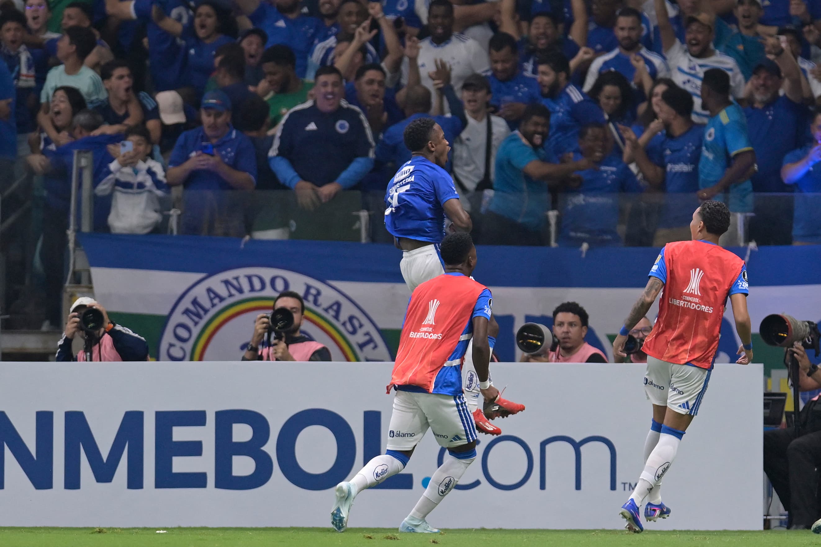 Cruzeiro trigger buy clause, keep striker until 2028