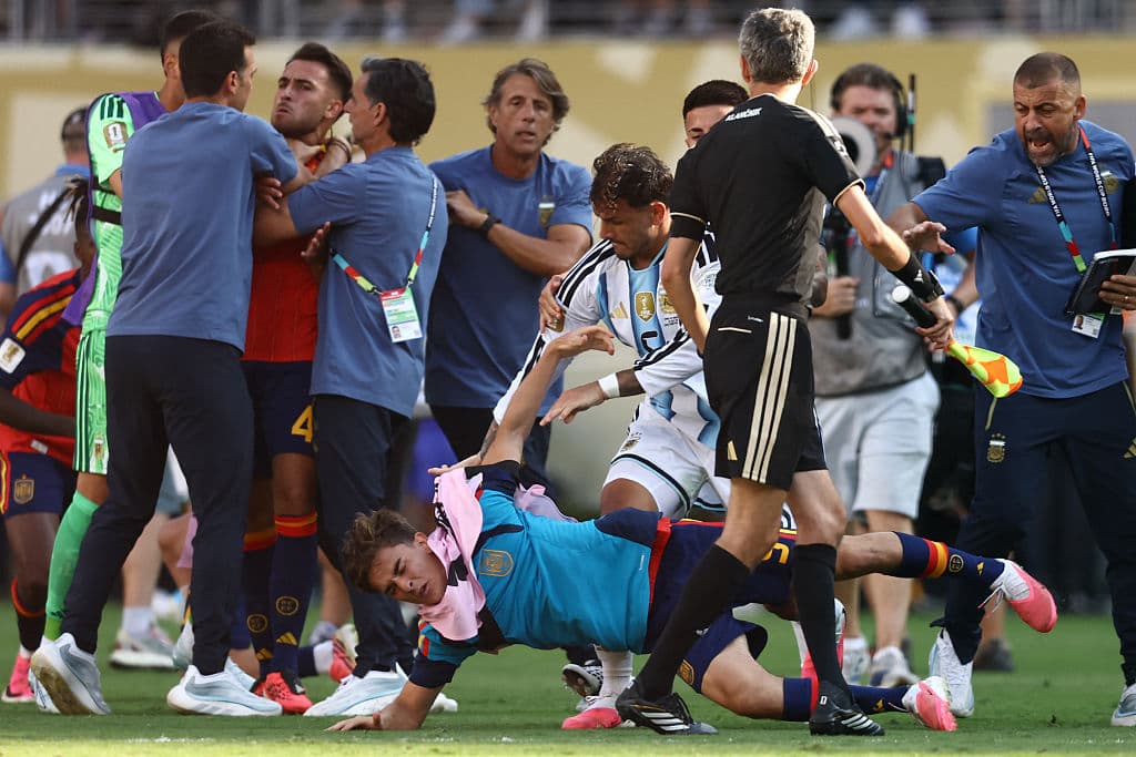 📹 World Cup ends with Paredes lashing out at Gavi, watch