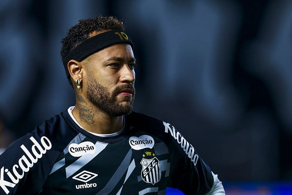 Santos v Palmeiras derby sees two yellows in first move; watch 🎥