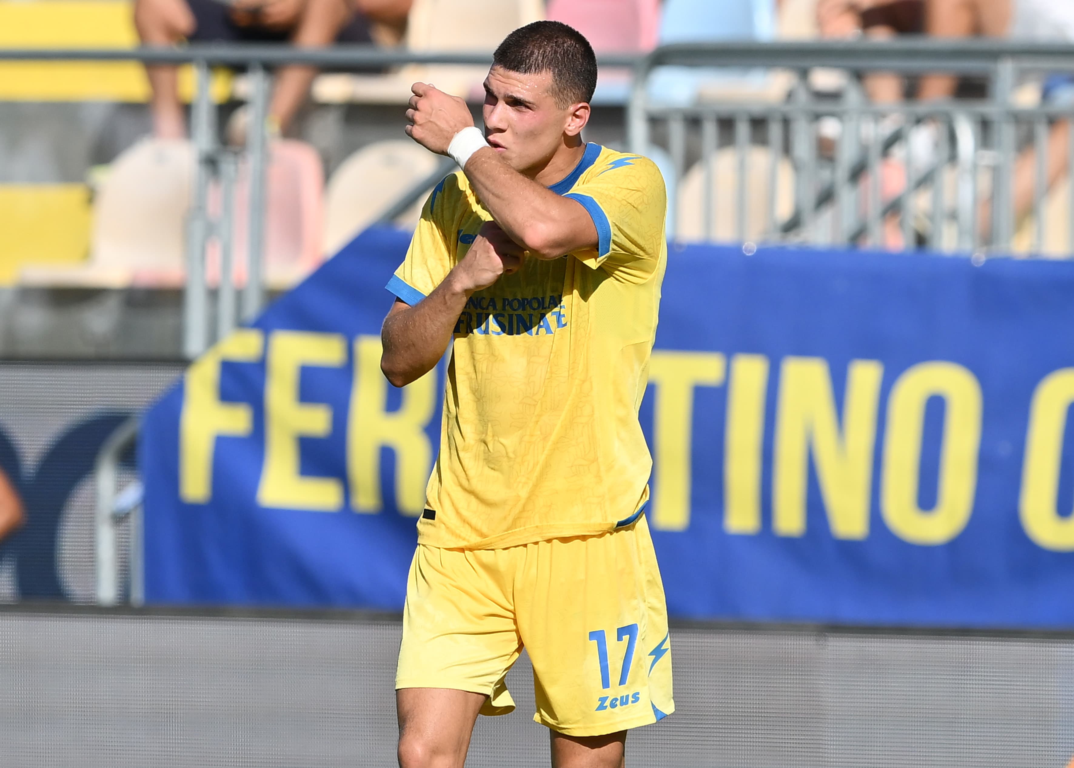 🤯 Frosinone show: 2-0 Como at HT! Calò, Kvernadze, Palmisani x3💣