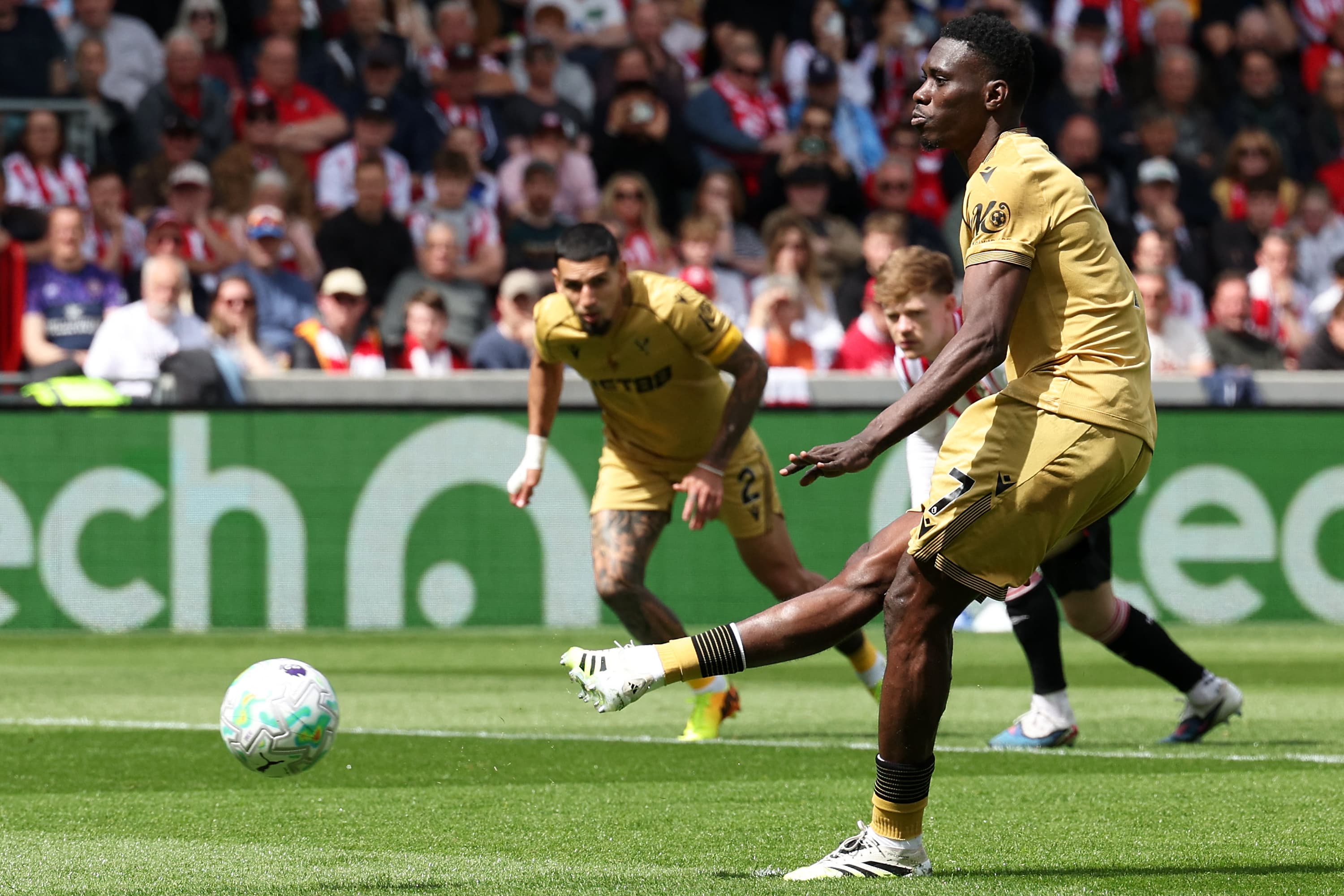🦅 Sarr has Eagles soaring early with milestone strike at Brentford