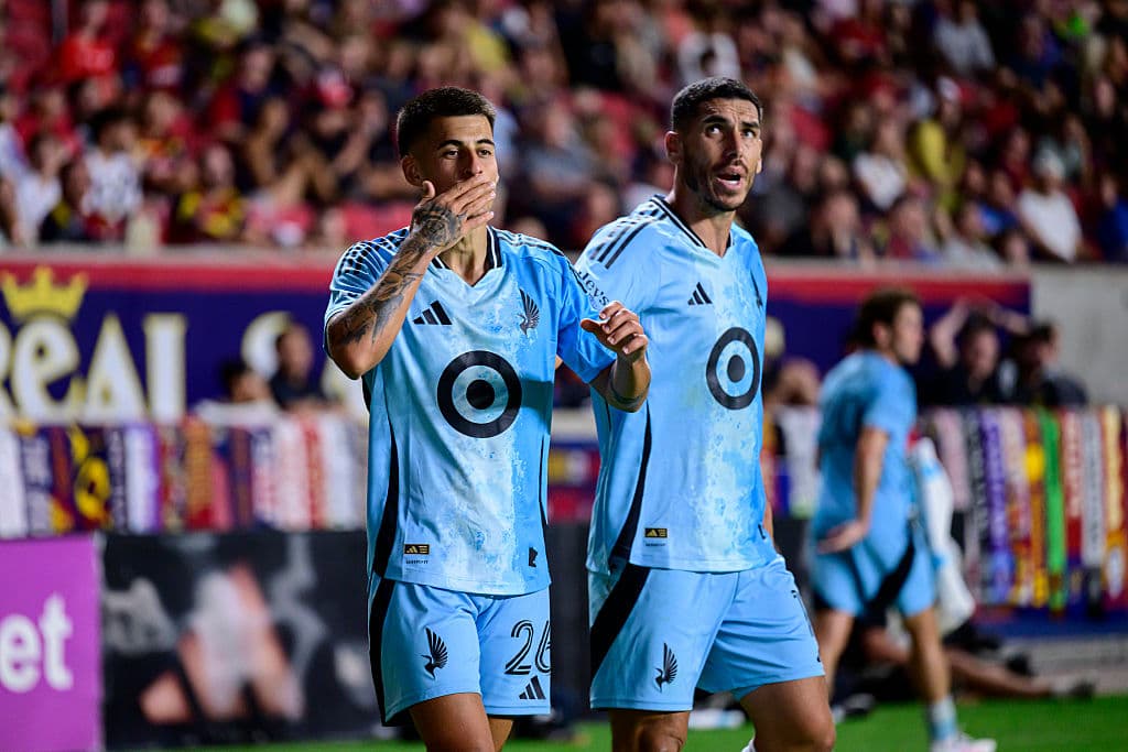 🎥 Cheeky rabona in MLS could go down as Puskás contender
