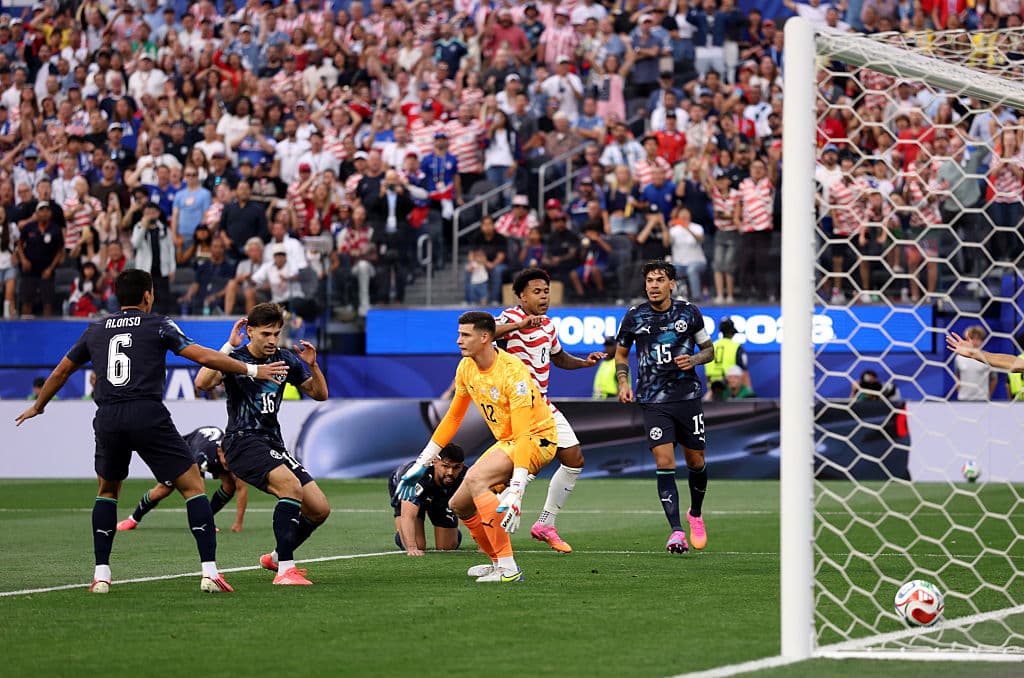 📹 São Paulo 'score' first own goal of Copa 2026, rivals pounce