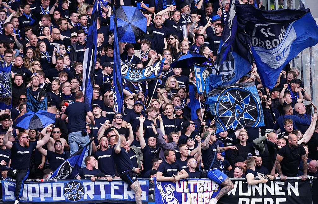 🎥 In glorious weather, Paderborn fans dream of the Bundesliga!