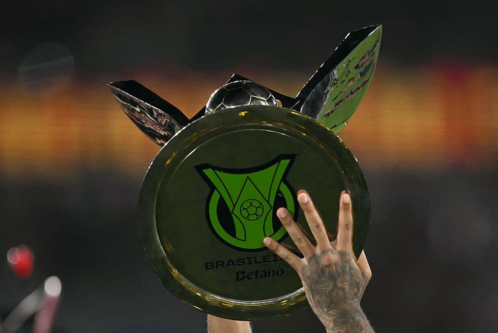 Busy night shakes up the top of the Brasileirão table, see standings