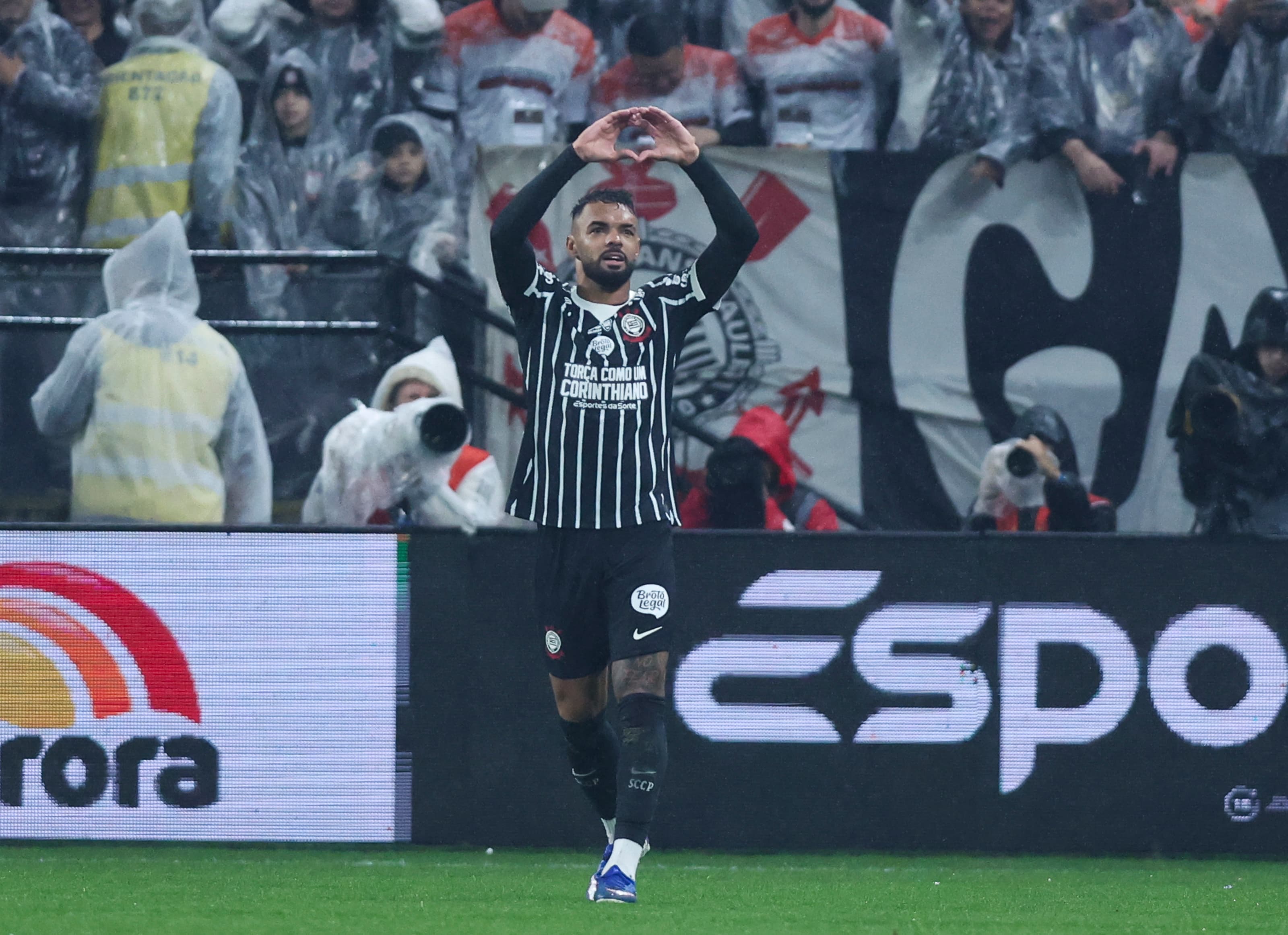 📹 Stunner and errors as Corinthians win hard-fought derby v São Paulo