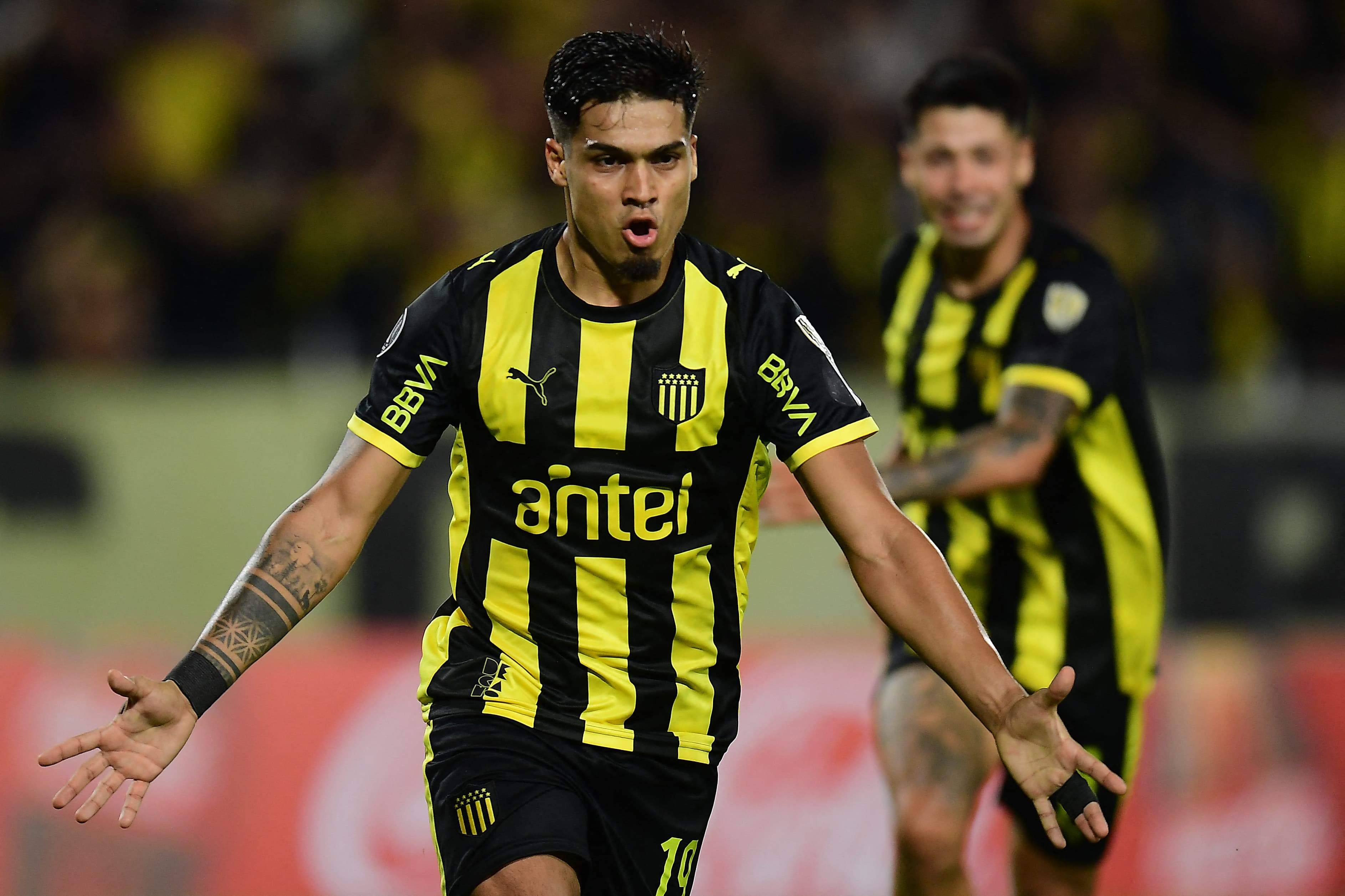 Peñarol consider permanent move for Grêmio striker