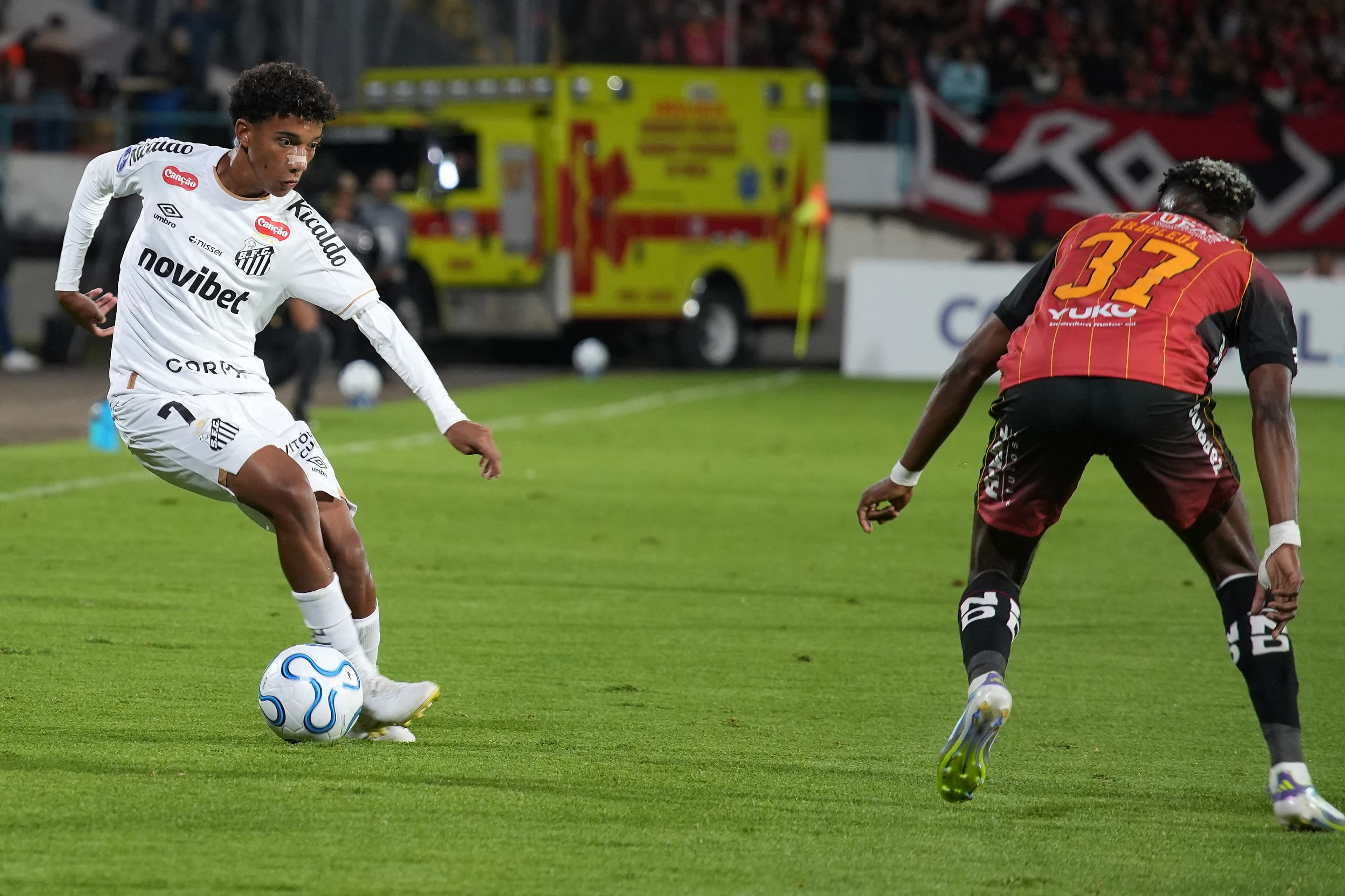 Robinho Jr. at an impasse at Santos and could leave the club