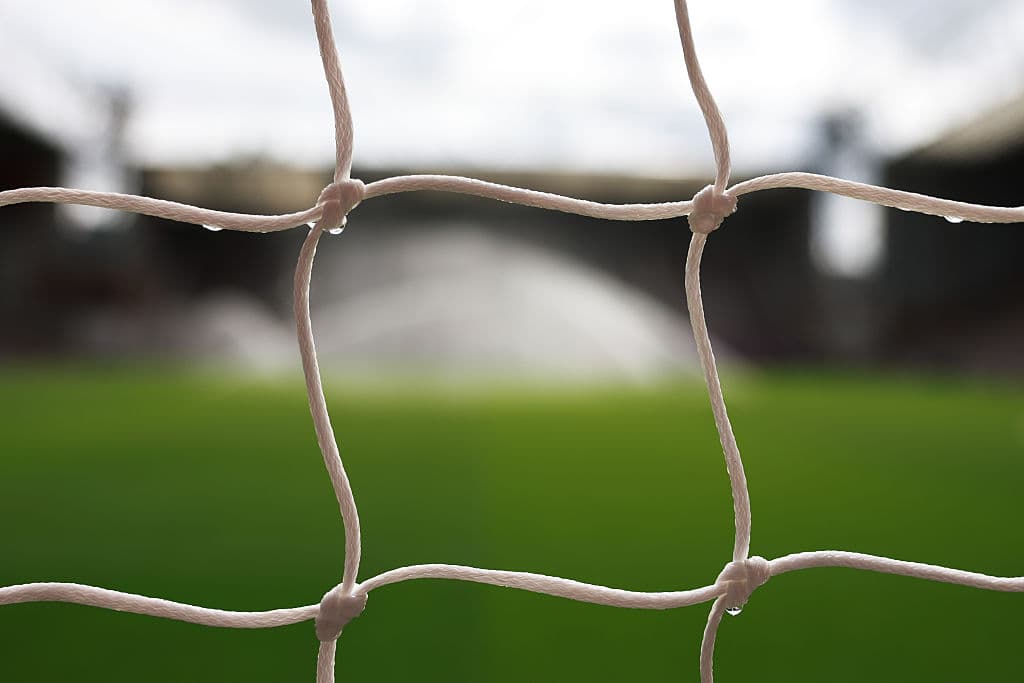 🤯 Second-tier scare: goal collapses onto the keeper!