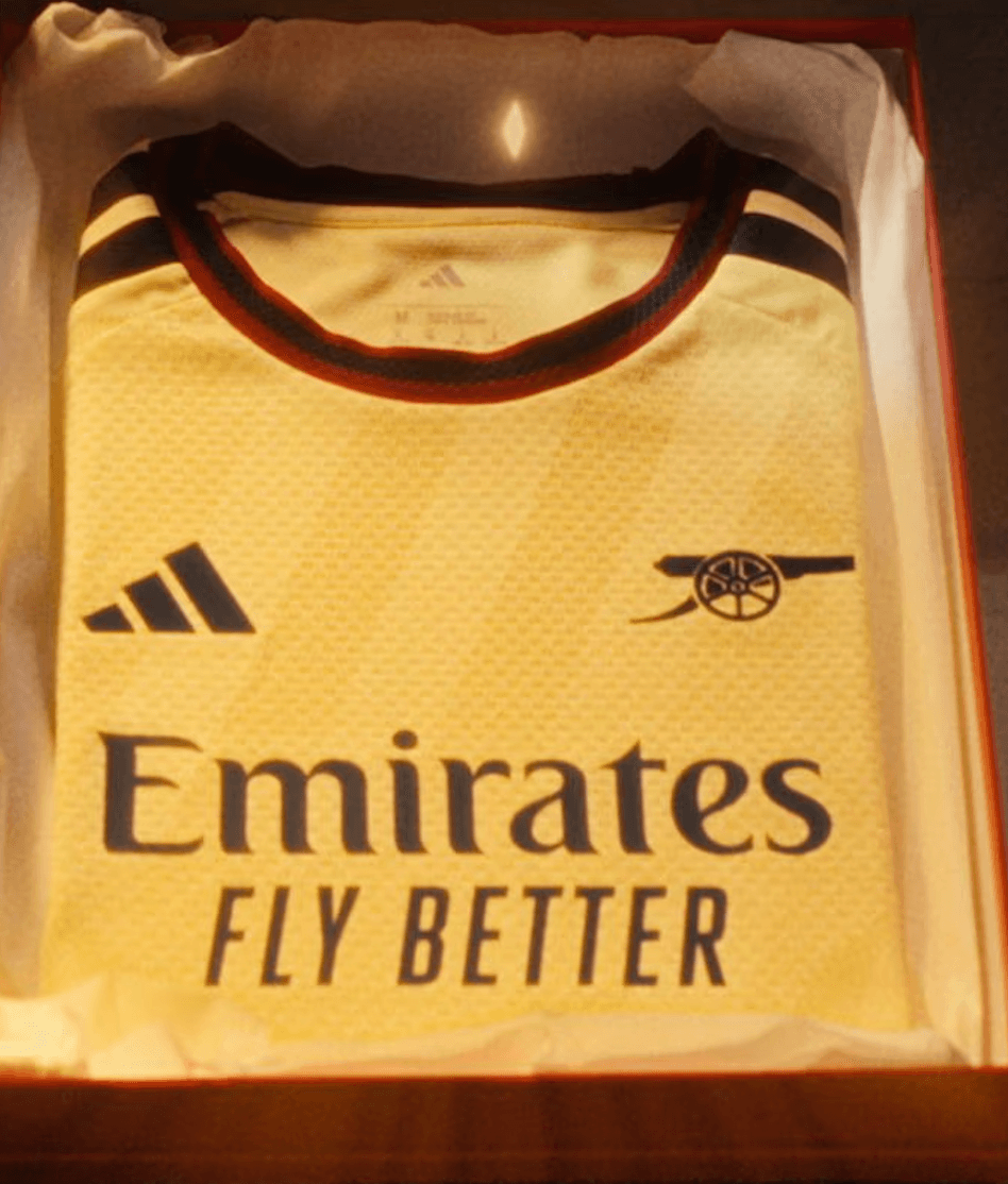 📸 Arsenal unveil their new third kit ✨🤩