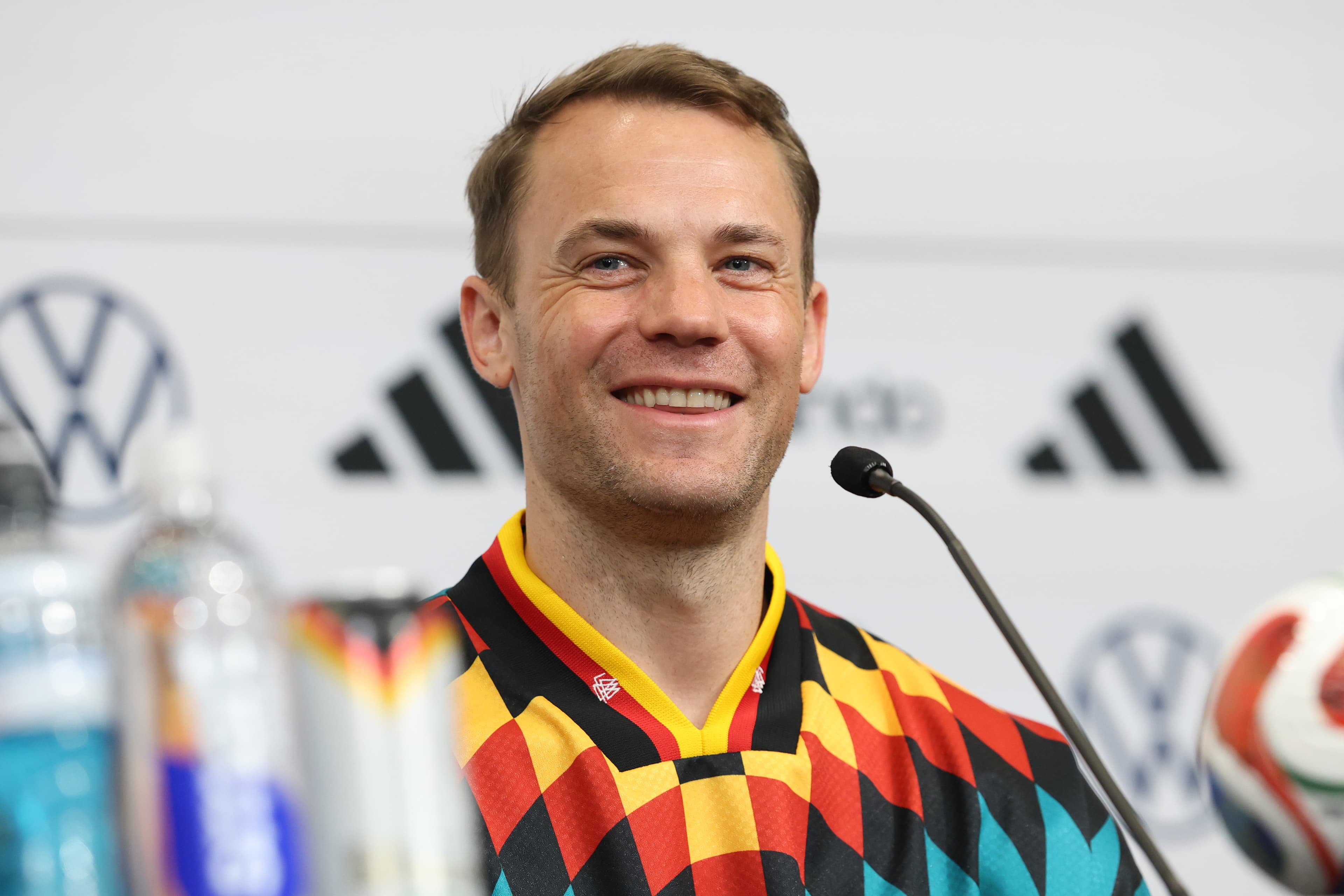🎥 Gift from the other side of the world! How to surprise Manuel Neuer
