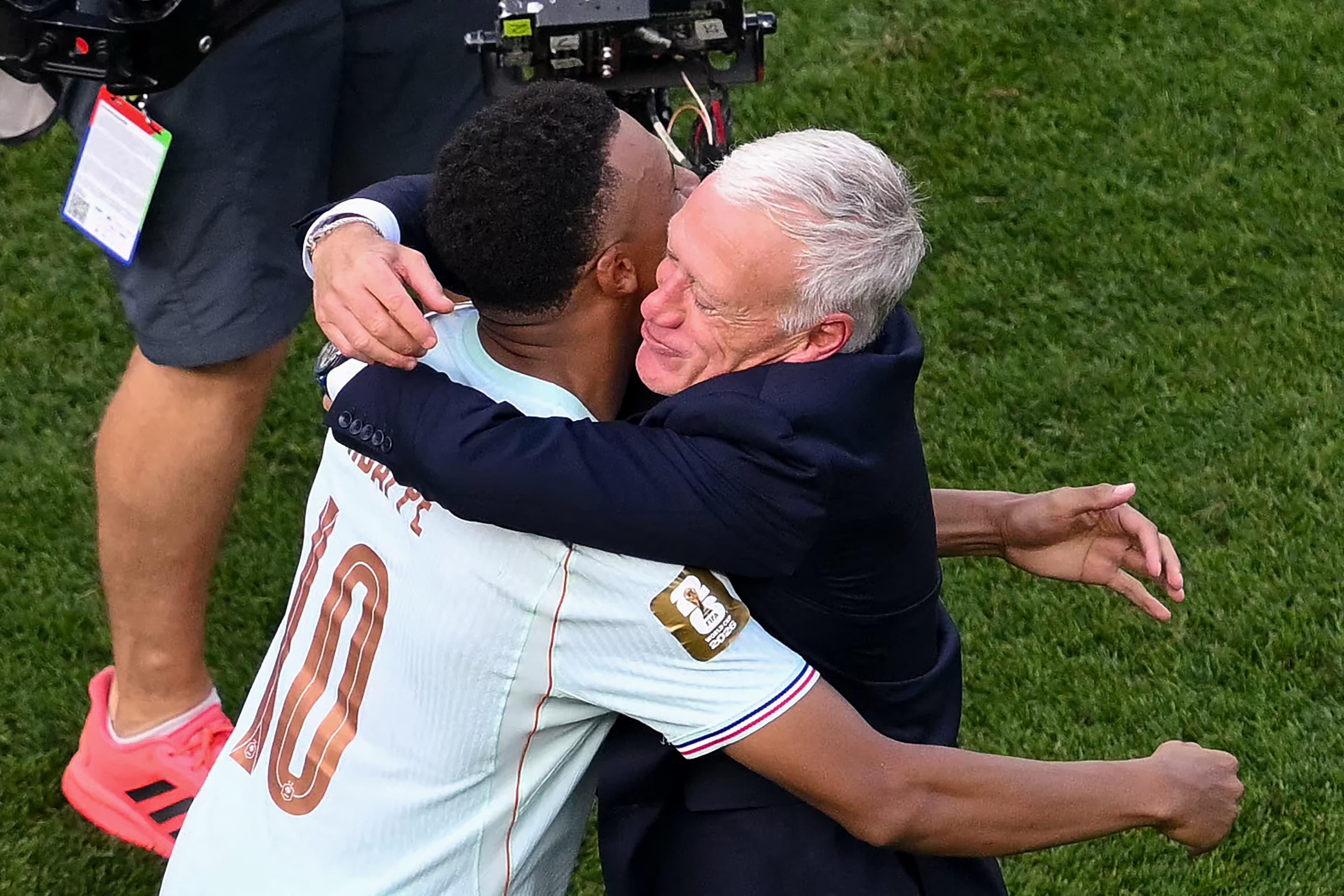 Mbappé says goodbye to Deschamps: We owed you a better ending