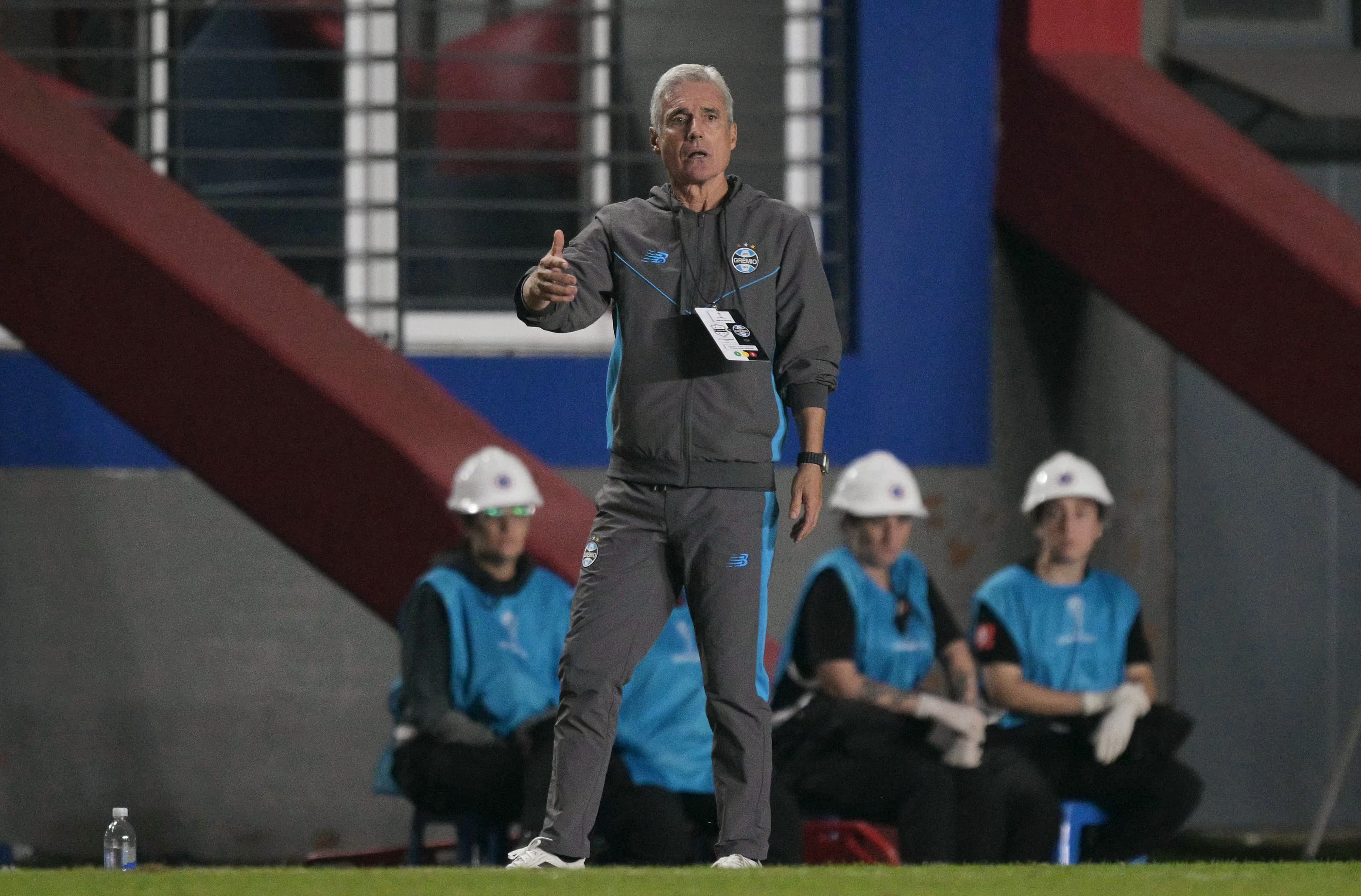 Grêmio return to training with a reduced squad
