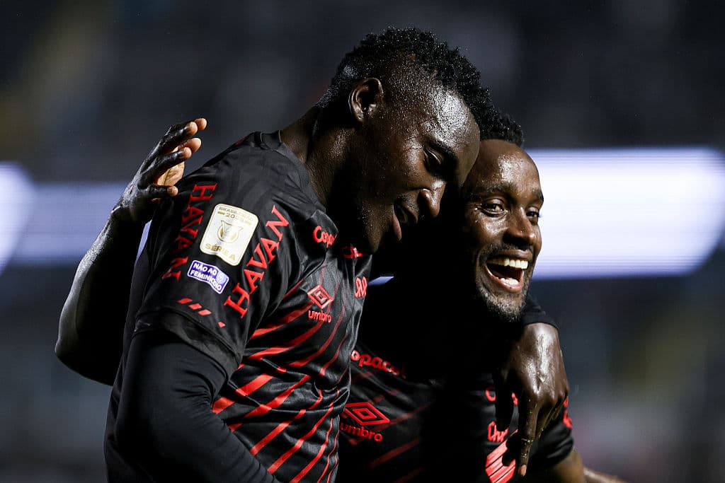 🎥 Furacão in the title race? Top scorer sinks Santos, back in Z-4