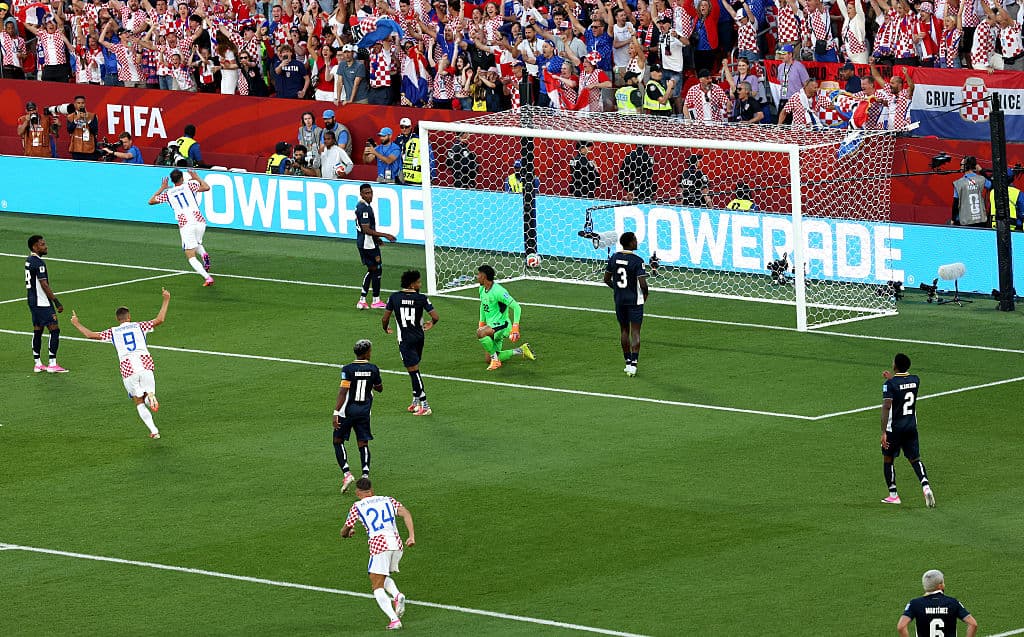 🎥 Croatia struggle, but knock out Panama! Colombia face CR7 for top spot 🔥