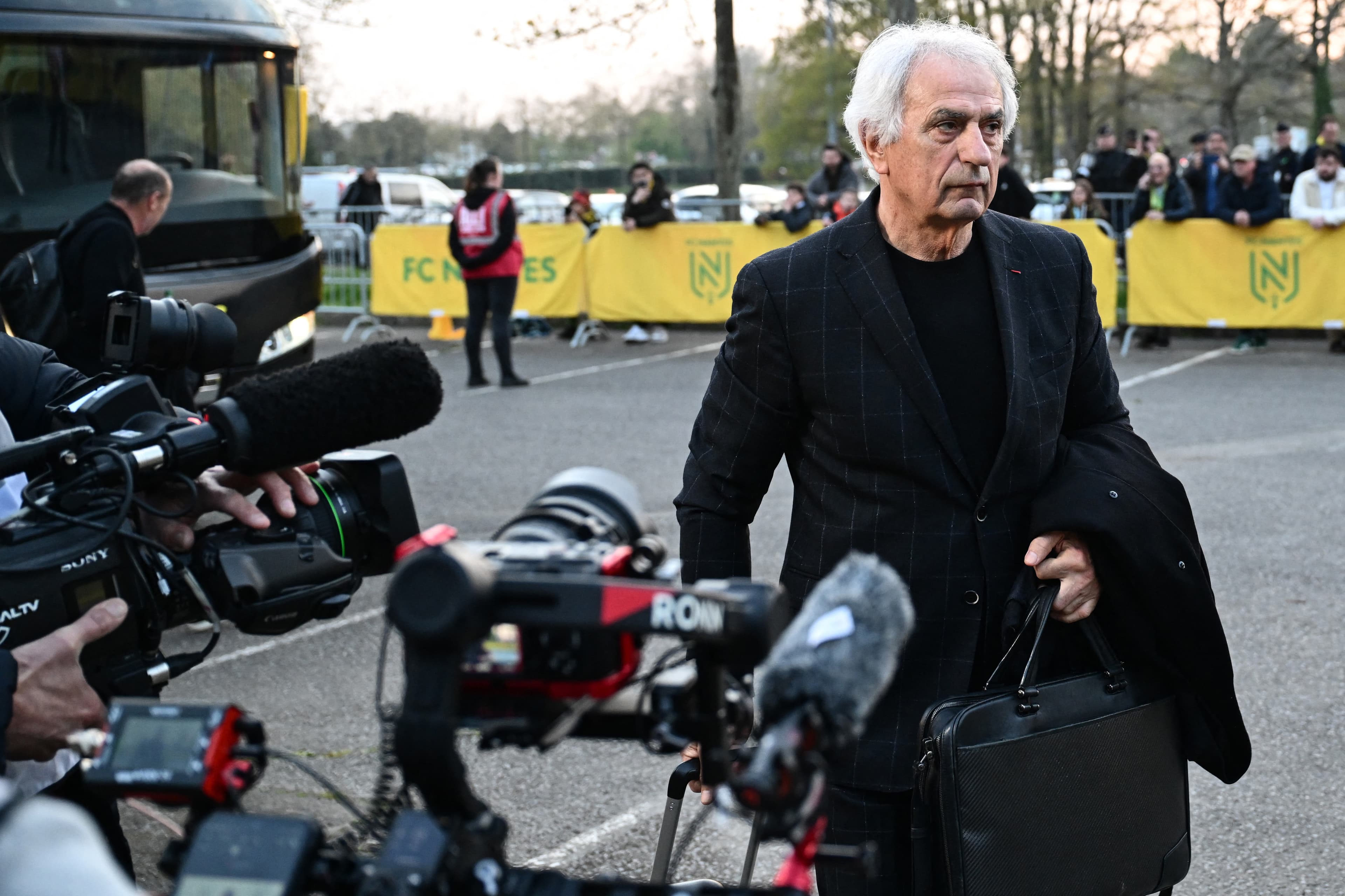 🥐☕️ FC Breakfast: Vahid's dig, Endrick bids farewell to Lyon