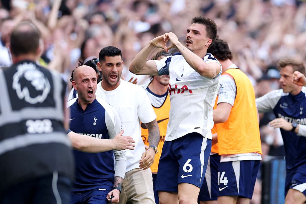 Premier League decides final relegated side on the last day
