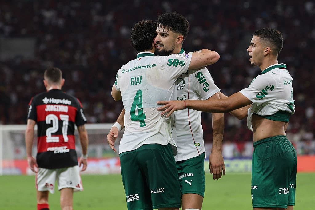 📹 Palmeiras get revenge, thrash Flamengo in 'final' and go clear top