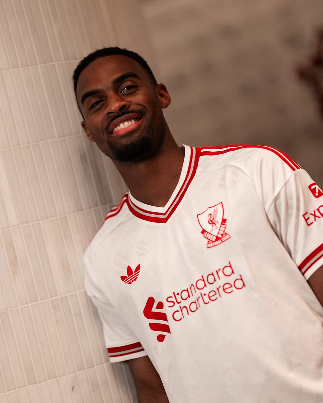 📸 Back to the 80s with Liverpool's new away shirt