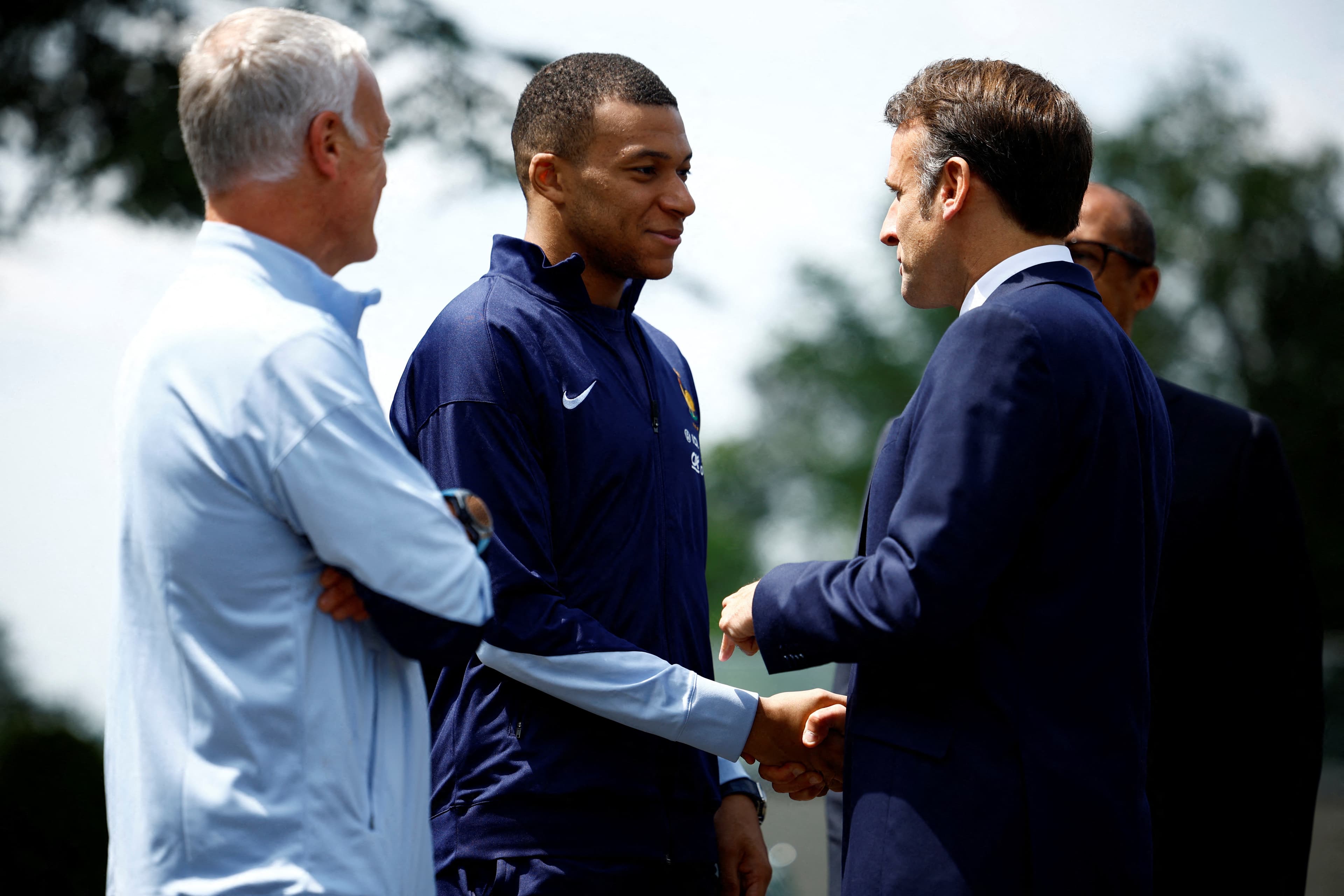 🎥 Mbappé and Macron, in perfect sync before the World Cup 🇫🇷
