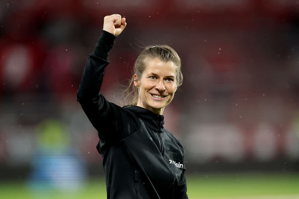 Female manager makes history, 1st to win in a major European league 🎥