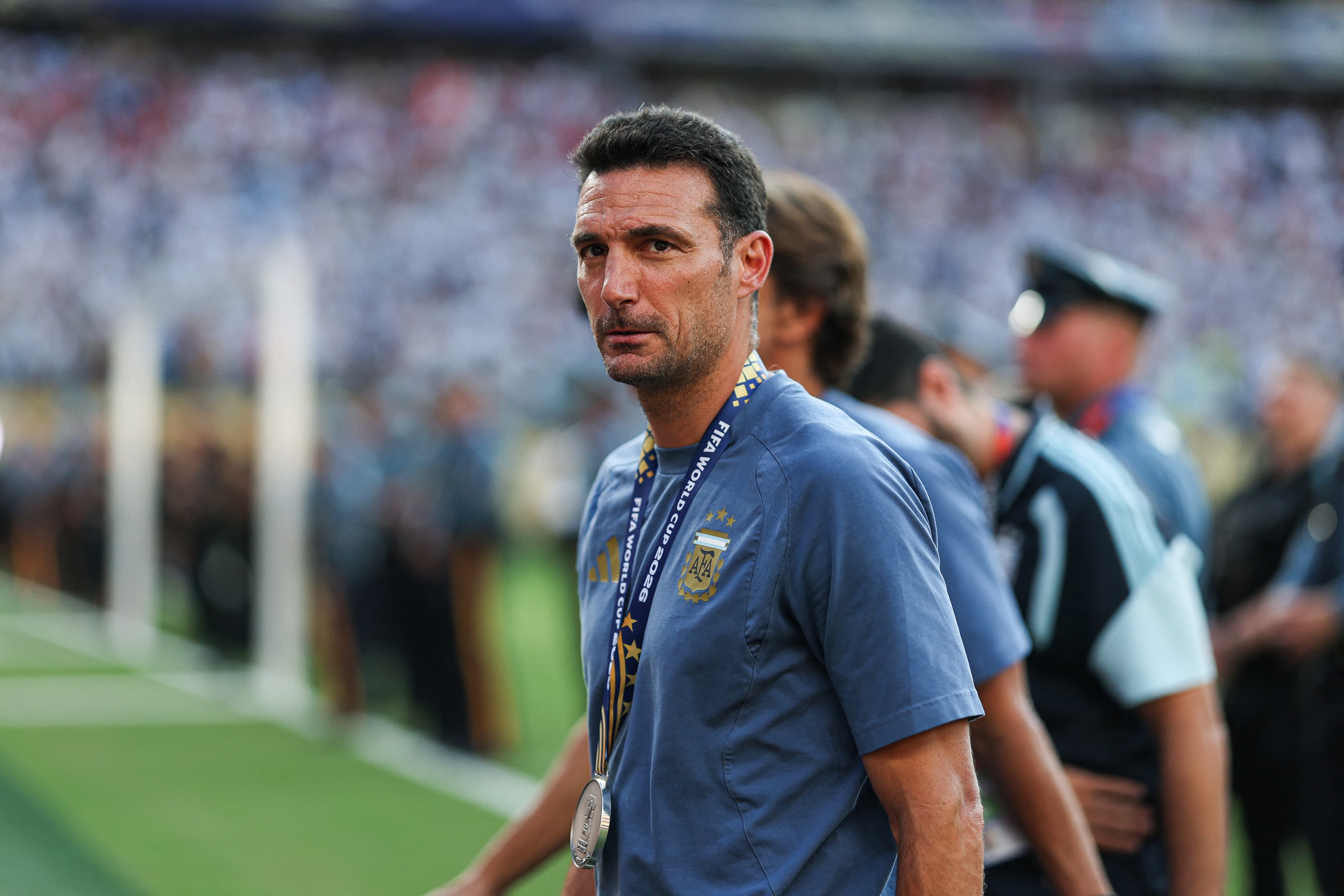 👀 Police step in: this World Cup coach is getting too much hype