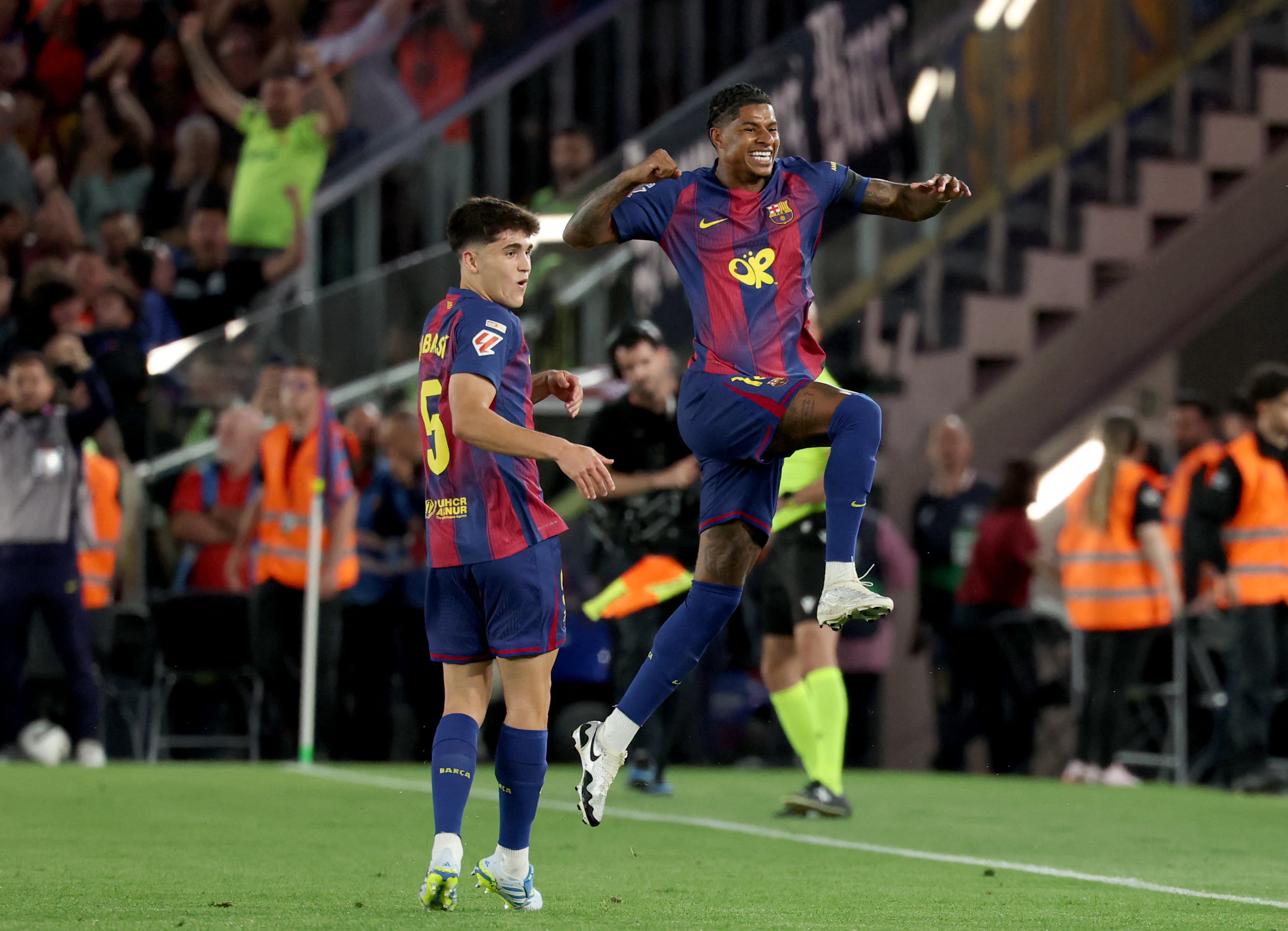 Rashford ends long Clásico wait with stunning free-kick 🔥