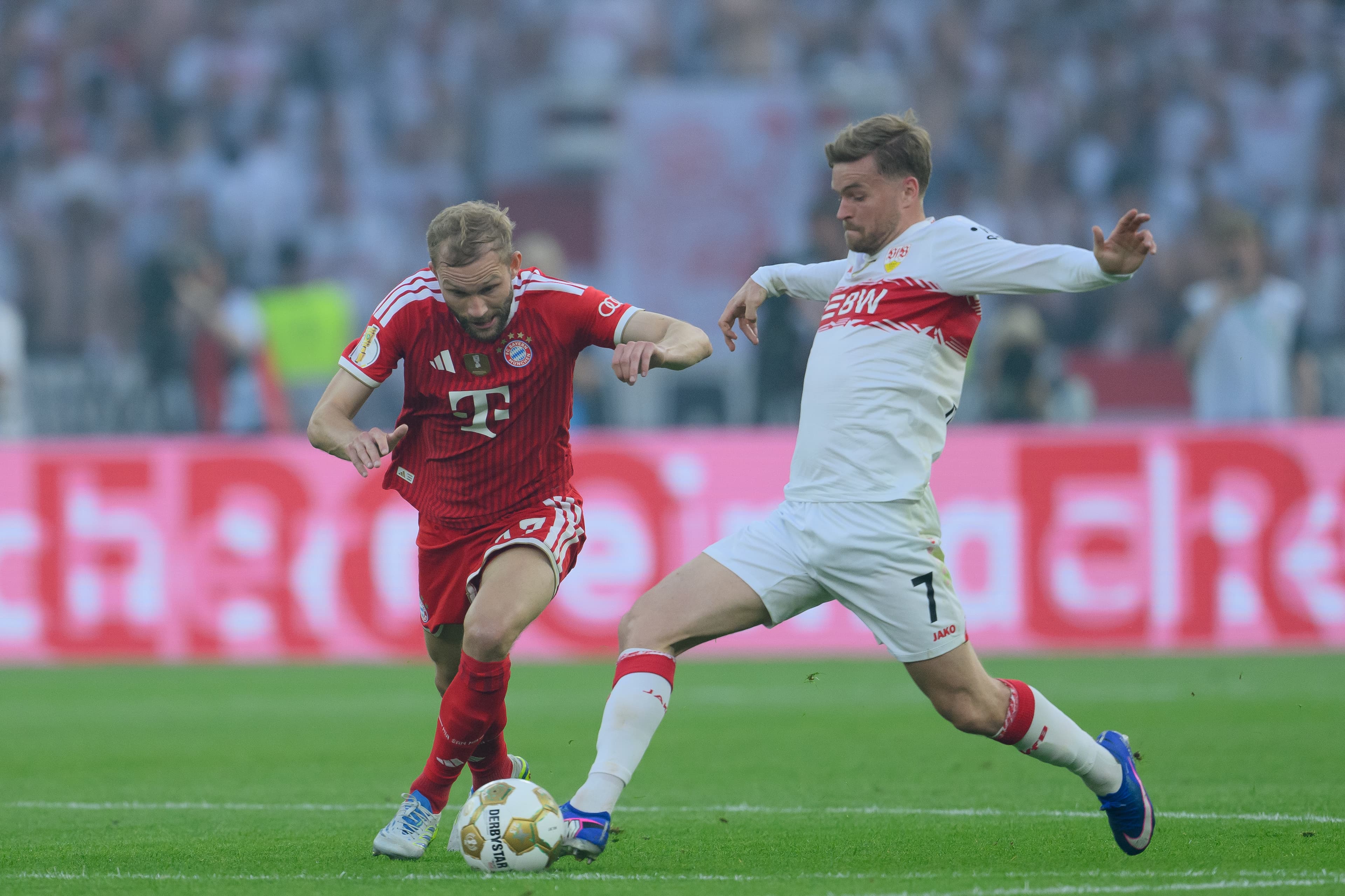 🚨 Shock in the Telekom Cup: Bayern star off injured after nine minutes