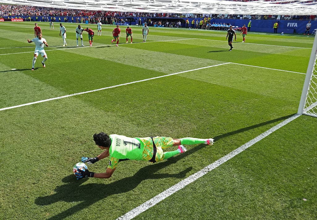 Bounou joins goalkeepers' union elite with Mbappé penalty save 🧤