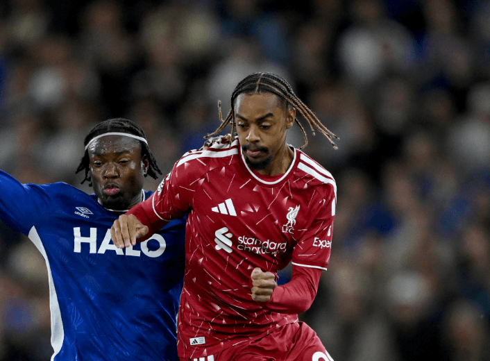📸 Bradley Barcola makes his Premier League debut for Liverpool!