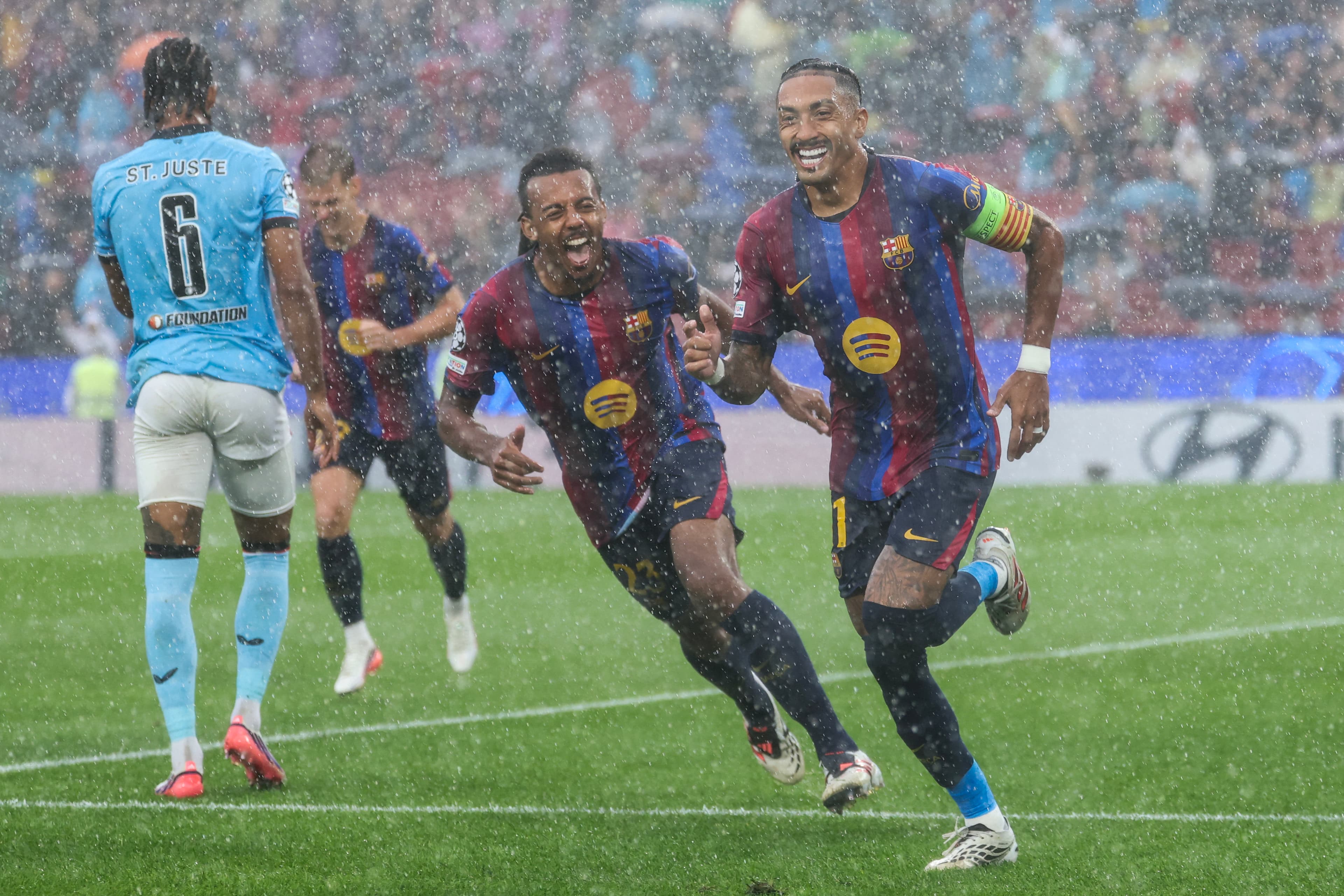 🔴 Two stunners see Barça coasting vs Feyenoord; Stuttgart-Viking level