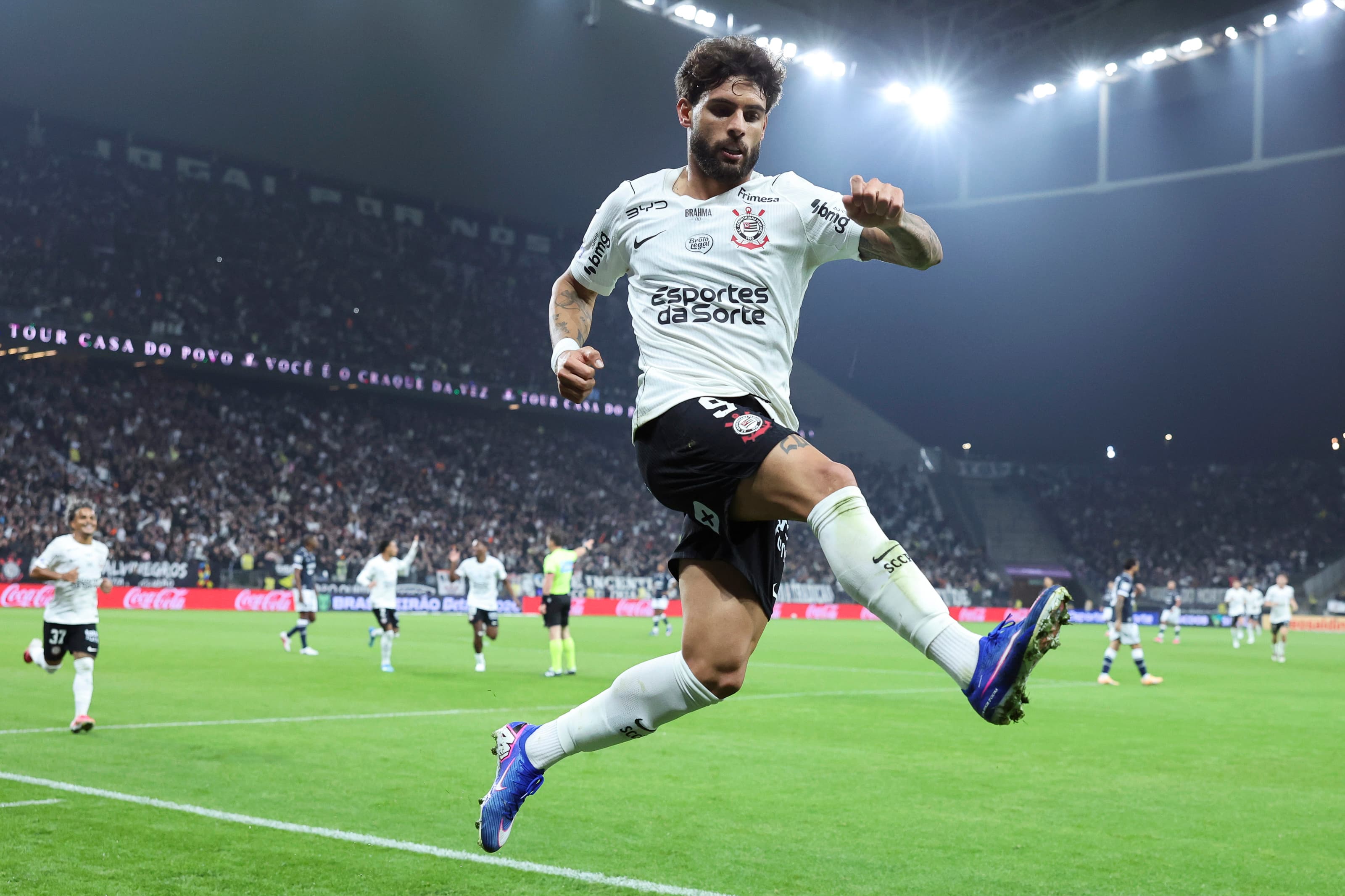 📹 Corinthians shine on Copa return and rocket up the Brasileirão