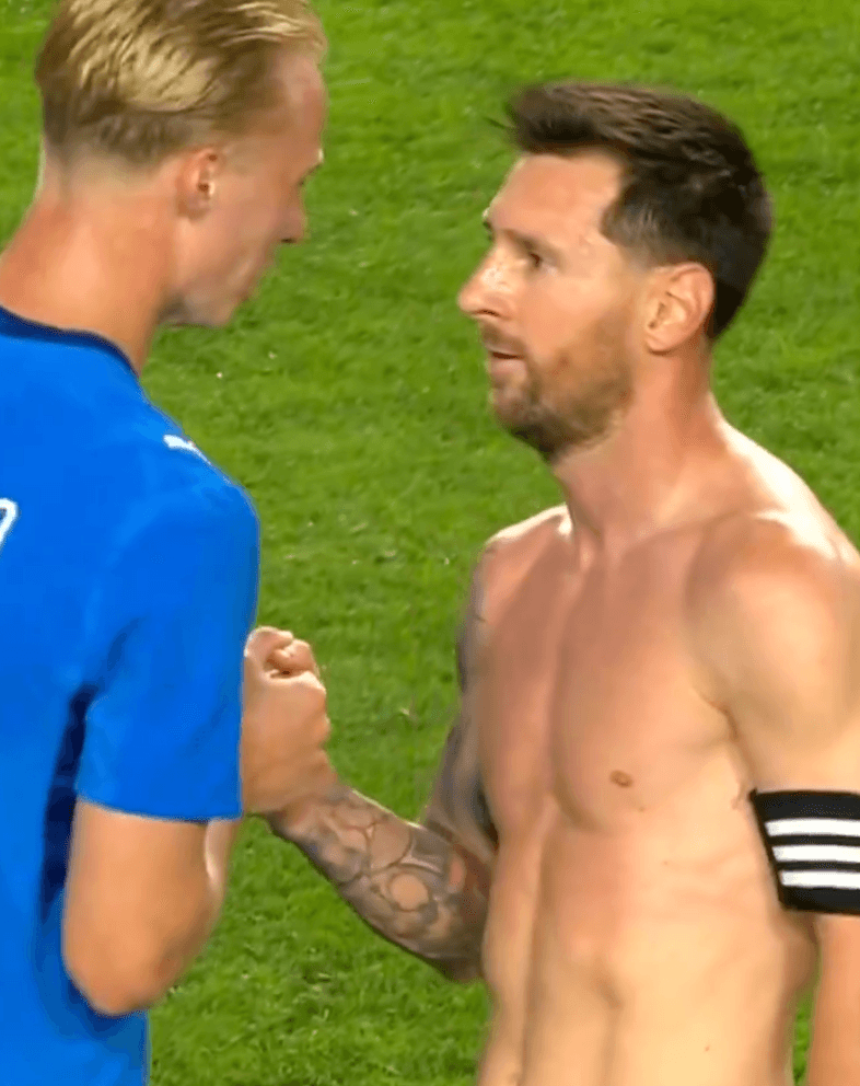 🎥 Messi and Gudjohnsen's son, that hug 🥲 and Leo steals the show!